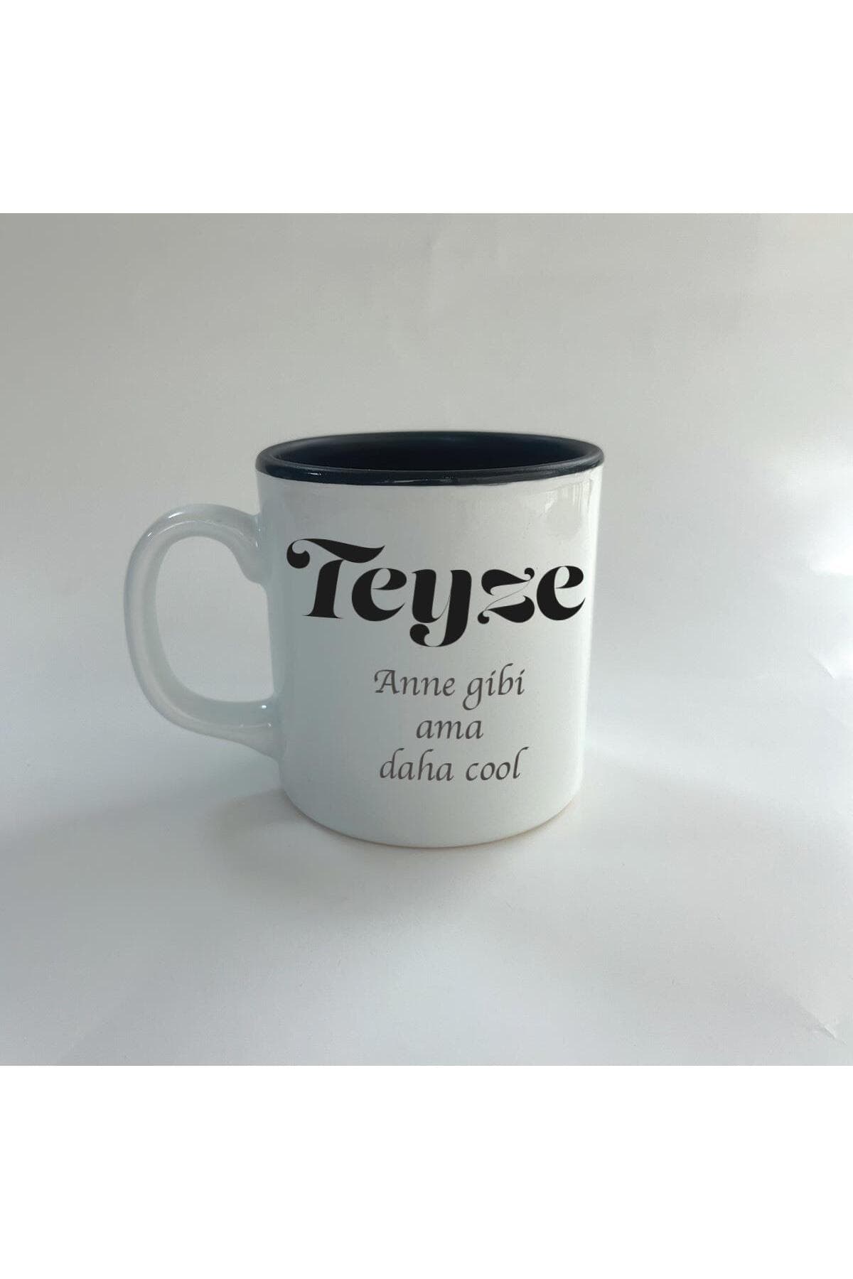 Anne Gibi Ama Daha Cool Yazılı Teyze Baskılı Siyah Multi Kupa