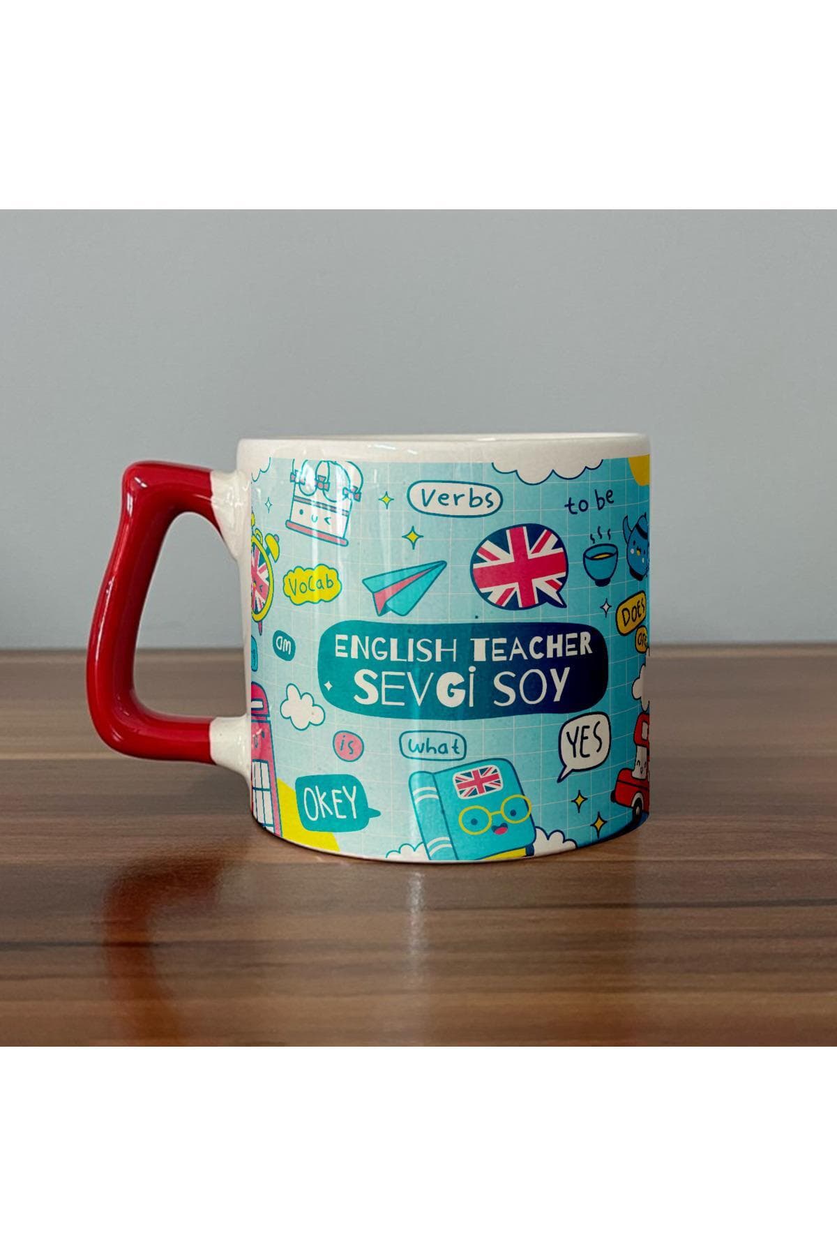 Kişiye Özel İngilizce Öğretmenine Londra Temalı Renkli Sticker Baskılı Kırmızı Kulplu Prime Kupa