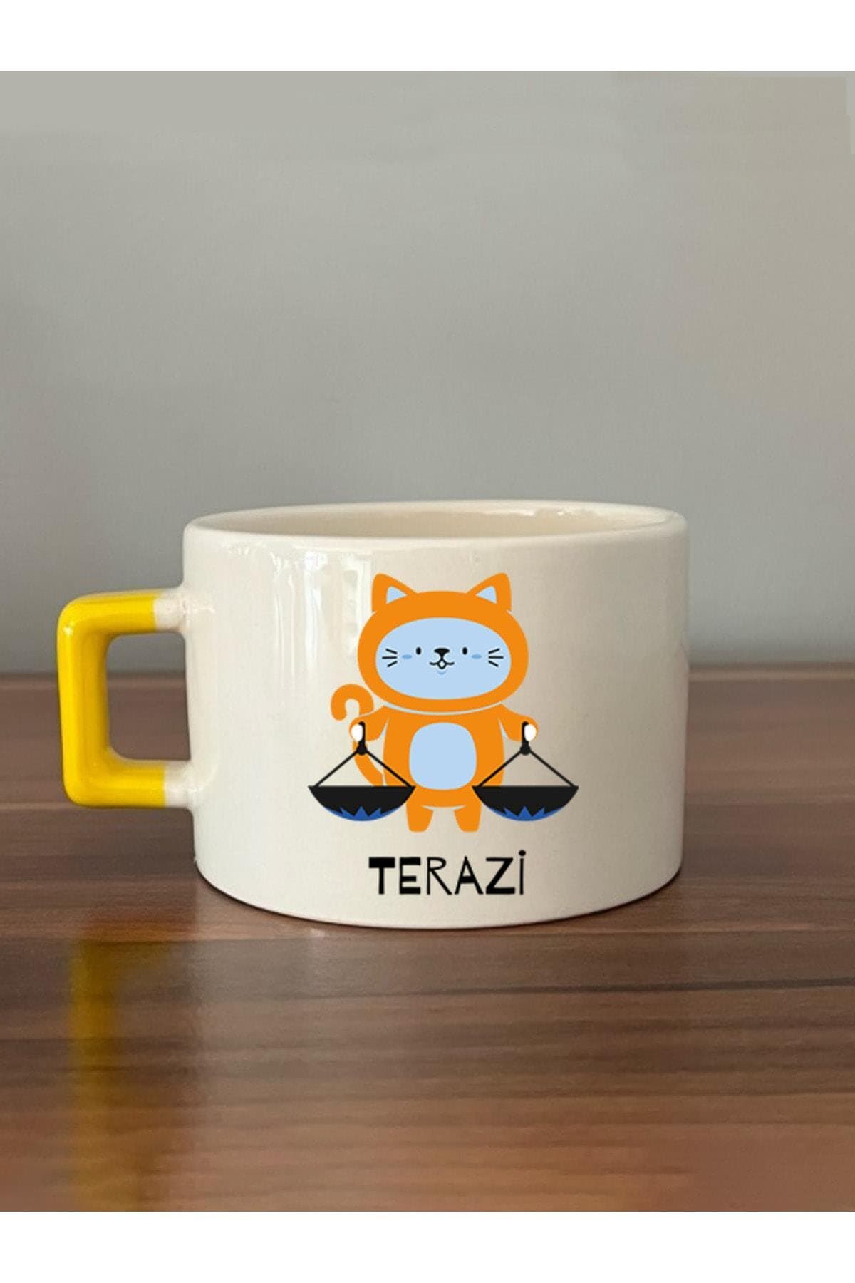 Terazi Burcu Ve Onla Alakalı Komik Açıklama Simgesi Baskılı Sarı Kulplu Kare Espresso Fincanı