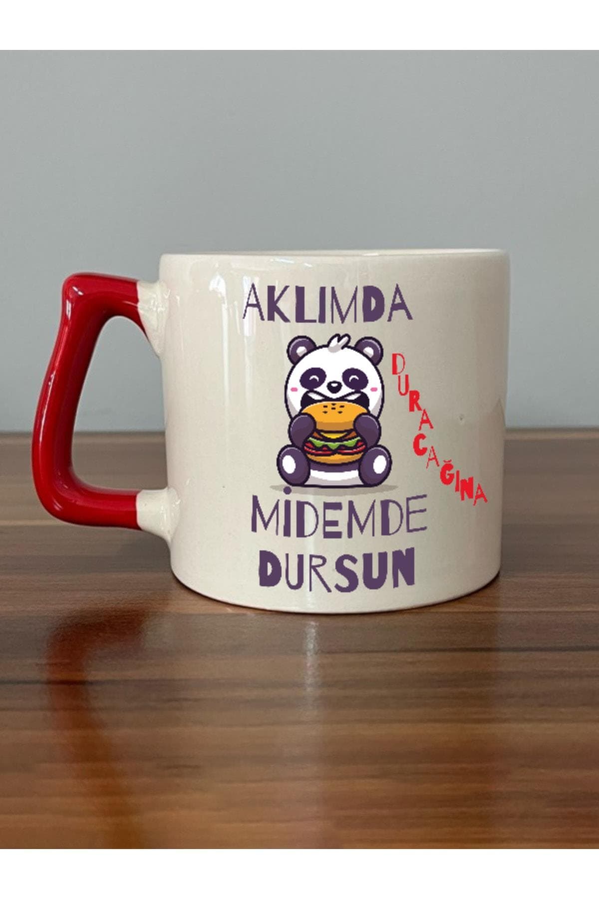 Hamburgerini Kucaklayan Sevimli Panda Baskılı Kırmızı Kulplu Prime Kupa