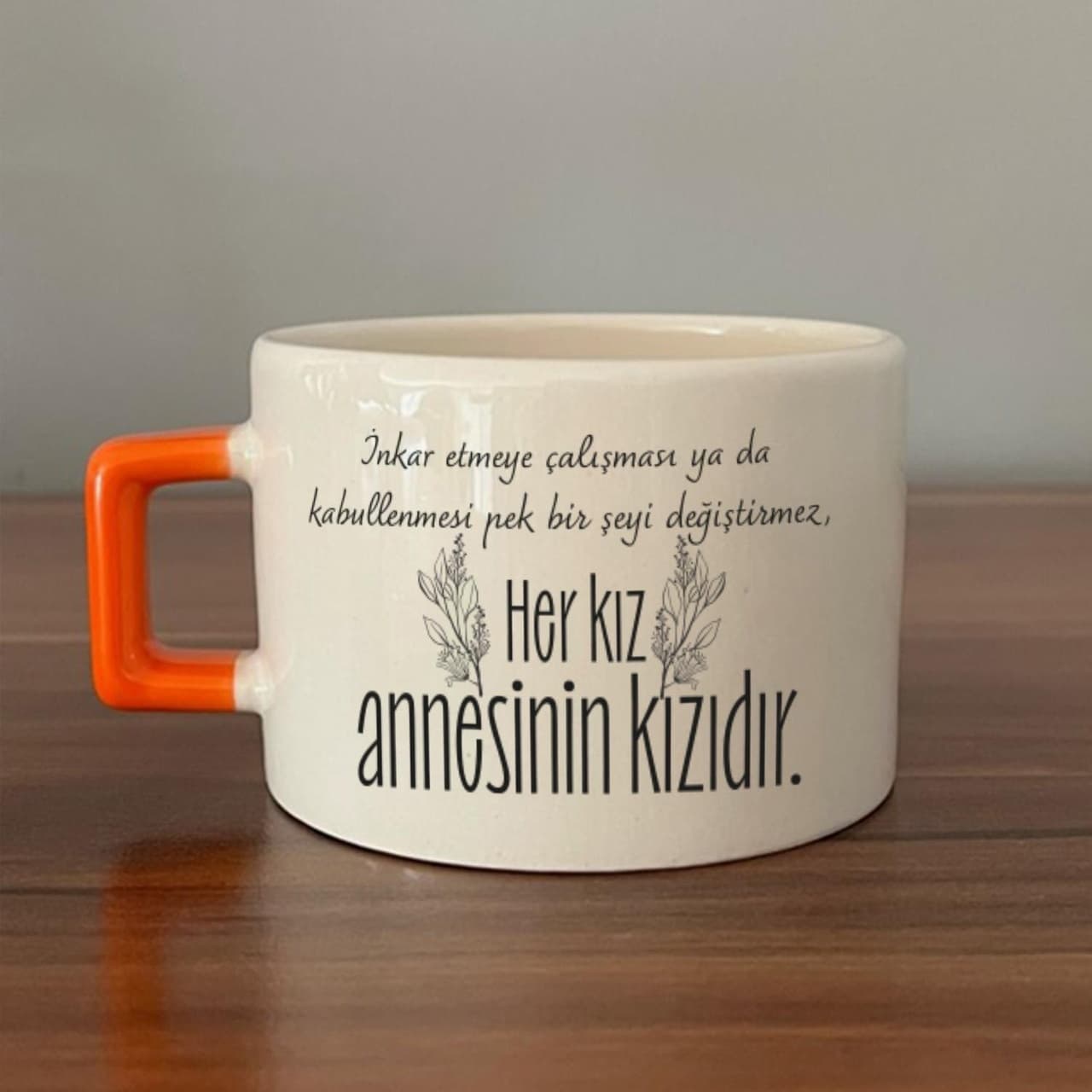 Her Kız Annesinin Kızıdır Baskılı Turuncu Kulplu Kare Espresso Fincanı