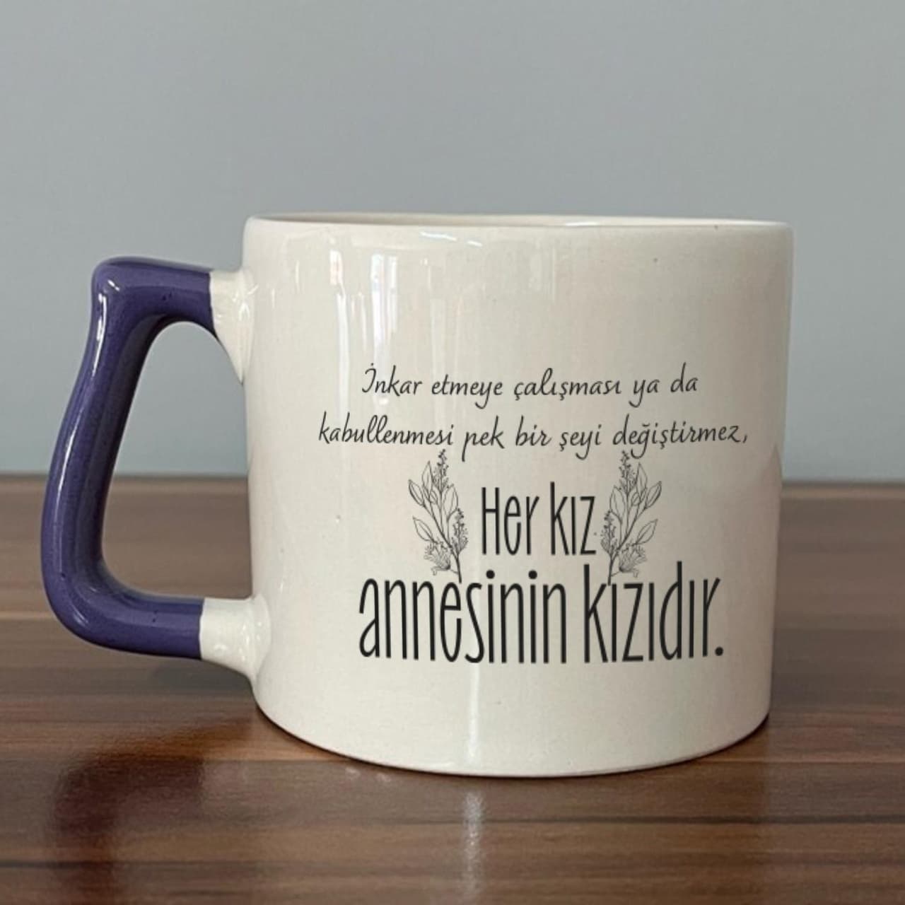 Her Kız Annesinin Kızıdır Baskılı Mor Kulplu Prime Kupa