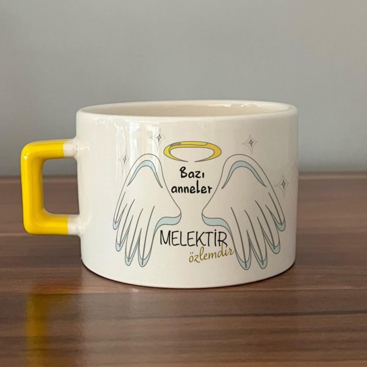 Bazı Anneler Melektir Baskılı Sarı Kulplu Kare Espresso Fincanı