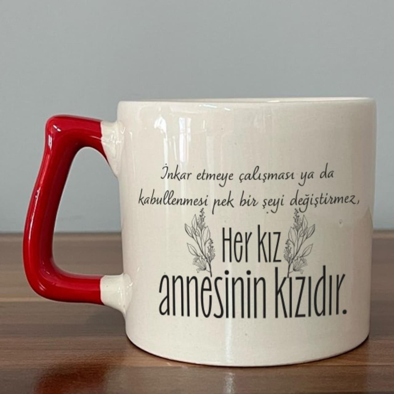 Her Kız Annesinin Kızıdır Baskılı Kırmızı Kulplu Prime Kupa
