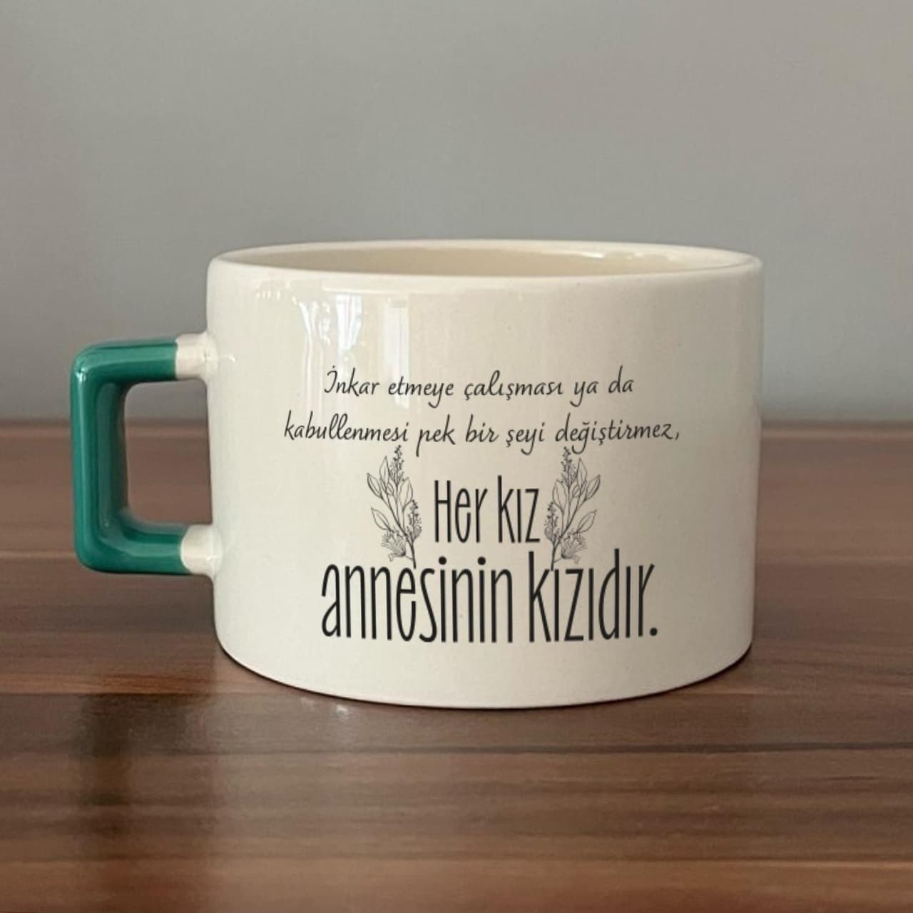 Her Kız Annesinin Kızıdır Baskılı Yeşil Kulplu Kare Espresso Fincanı