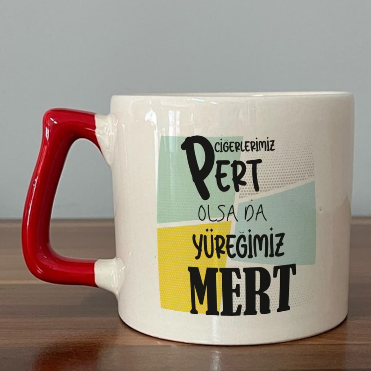Ciğerlerimiz Pert Olsa Da Yüreğimiz Mert Baskılı Kırmızı Kulplu Prime Kupa