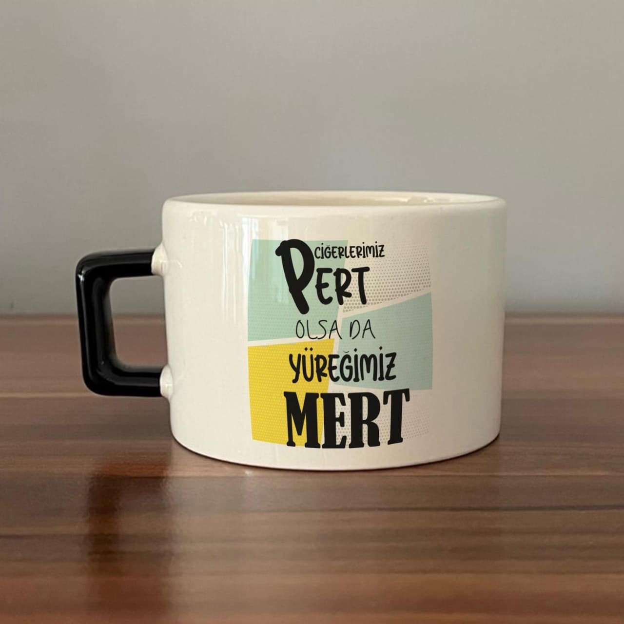 Ciğerlerimiz Pert Olsa Da Yüreğimiz Mert Baskılı Siyah Kulplu Kare Espresso Fincanı