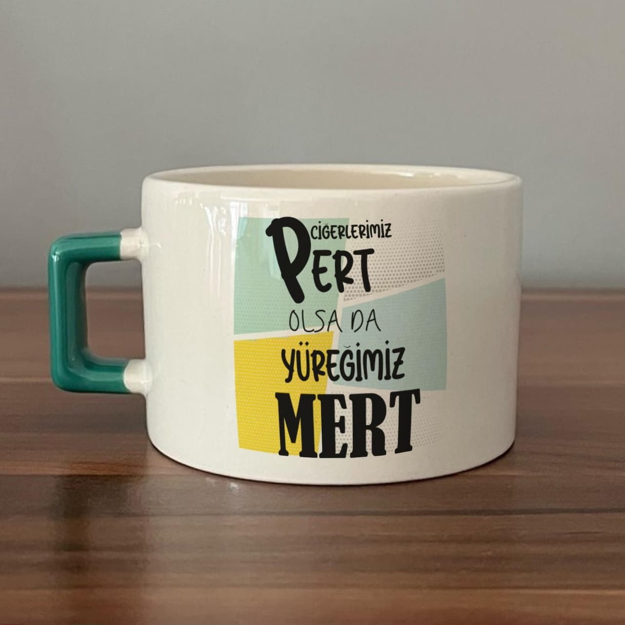 Ciğerlerimiz Pert Olsa Da Yüreğimiz Mert Baskılı Yeşil Kulplu Kare Espresso Fincanı