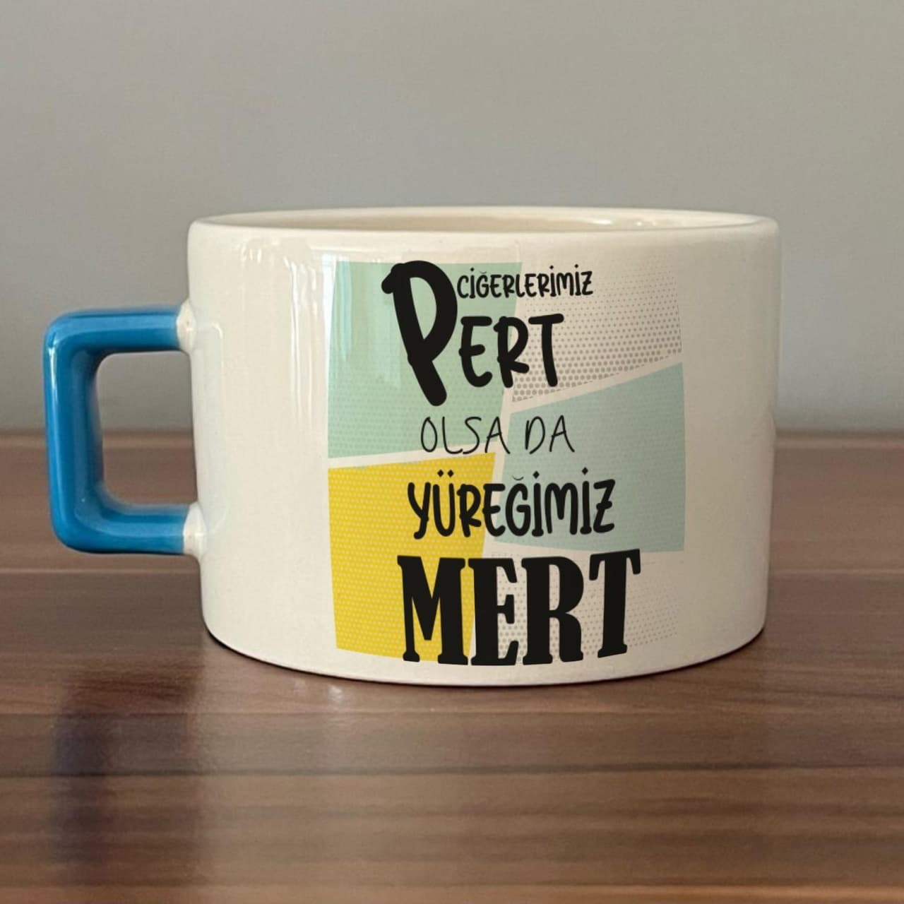 Ciğerlerimiz Pert Olsa Da Yüreğimiz Mert Baskılı Mavi Kulplu Kare Espresso Fincanı