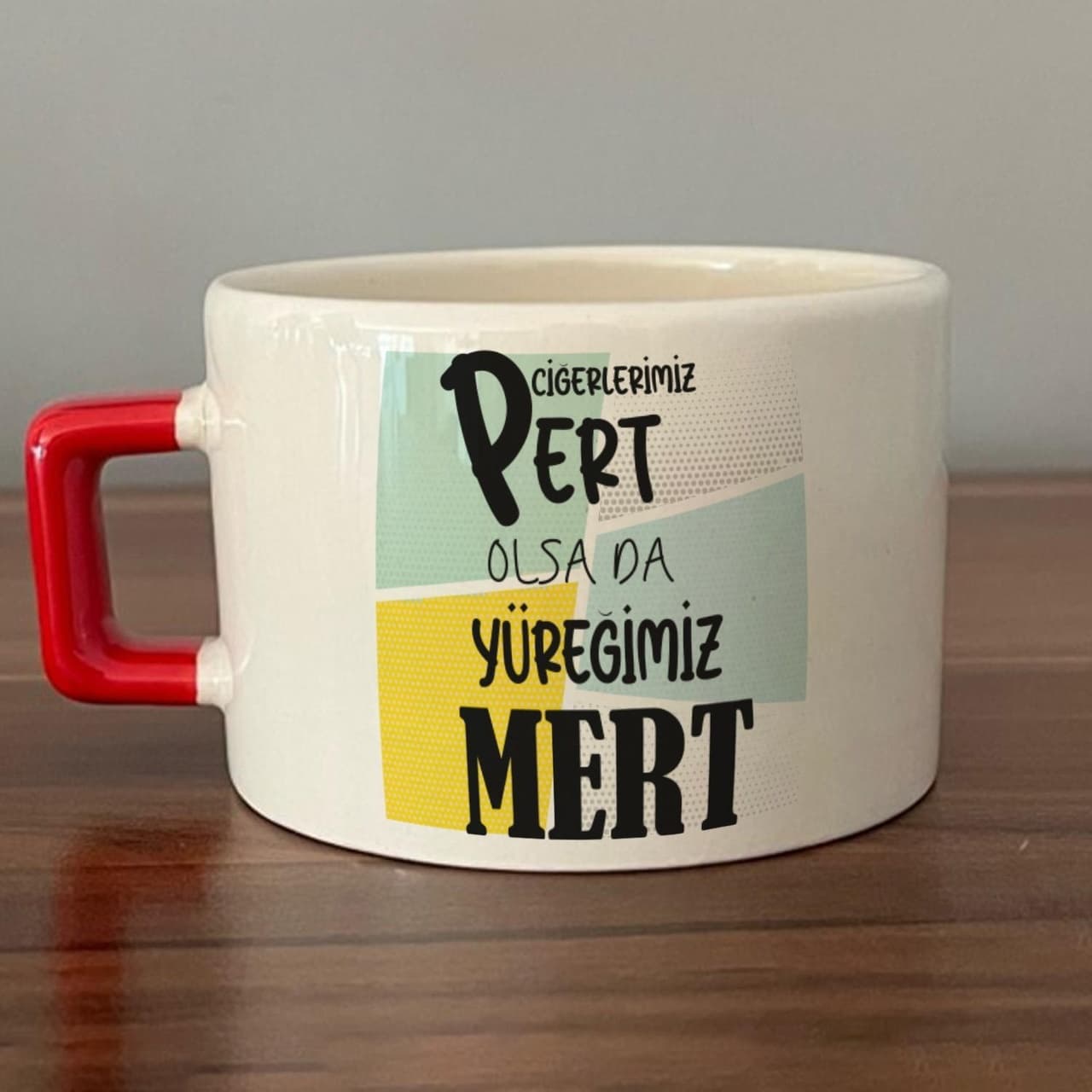 Ciğerlerimiz Pert Olsa Da Yüreğimiz Mert Baskılı Kırmızı Kulplu Kare Espresso Fincanı