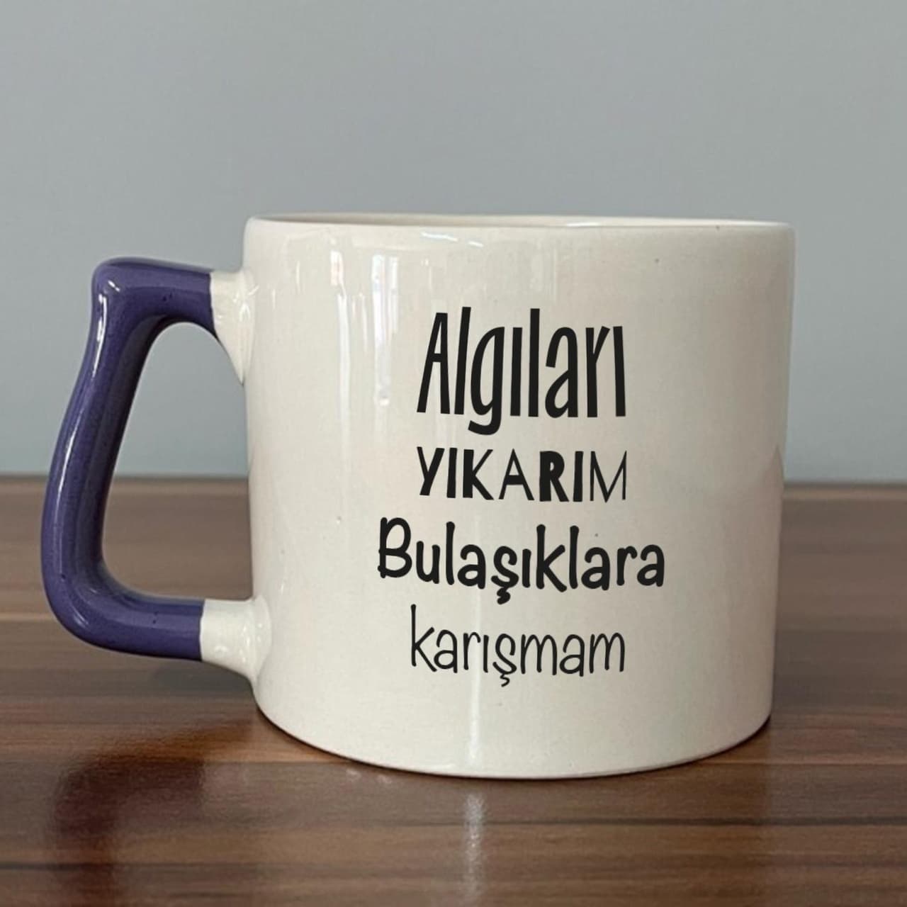 Algıları Yıkarım Bulaşıklara Karışmam Baskılı Mor Kulplu Prime Kupa