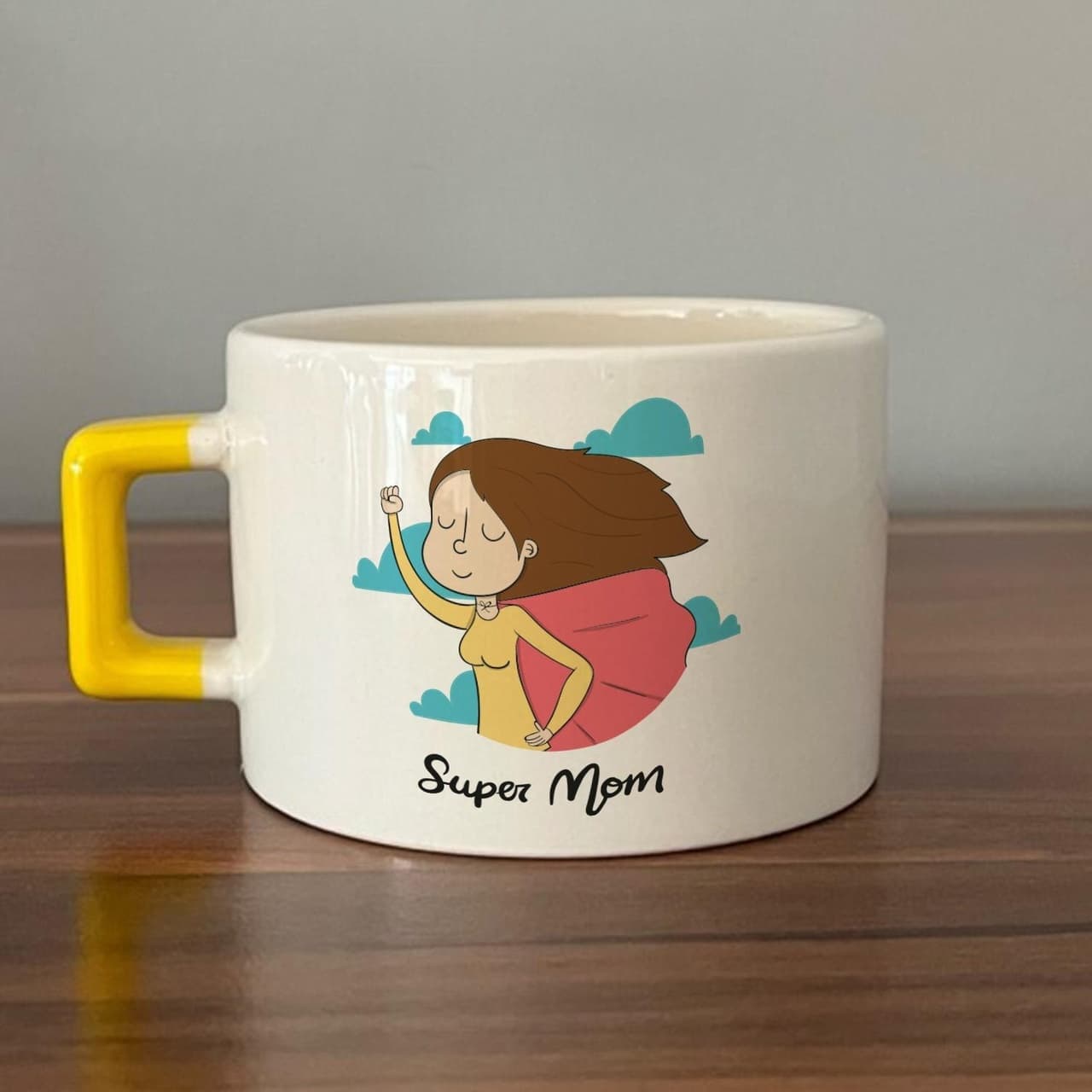 Süper Mom Pelerin Baskılı Sarı Kulplu Kare Espresso Fincanı