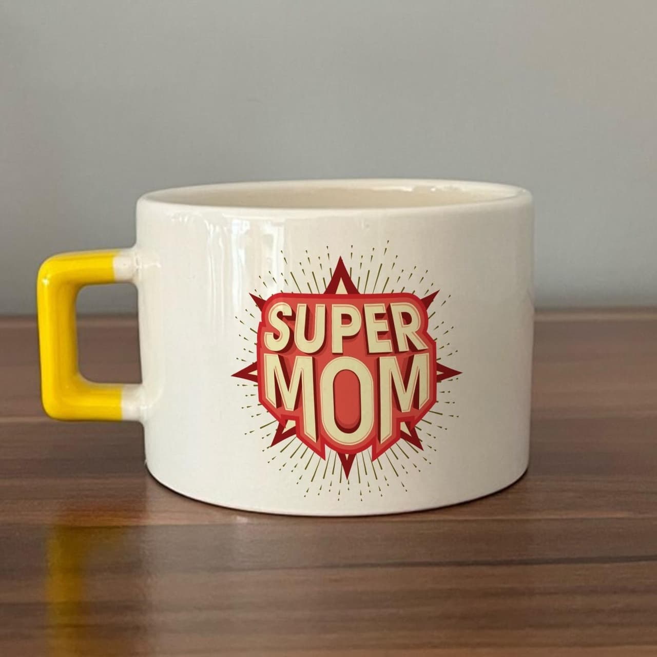 Süper Mom Kırmızı Baskılı Sarı Kulplu Kare Espresso Fincanı
