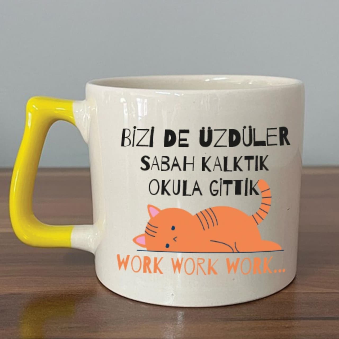 Bizi De Üzdüler Turuncu Kedi Baskılı Sarı Prime Kupa
