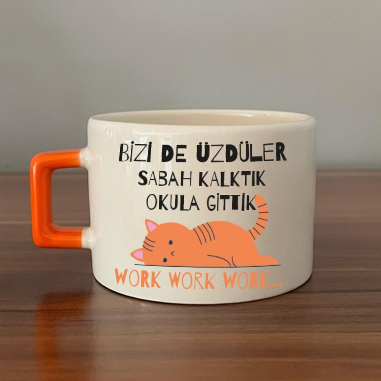 Bizi De Üzdüler Turuncu Kedi Baskılı Turuncu Kulplu Kare Espresso Fincanı