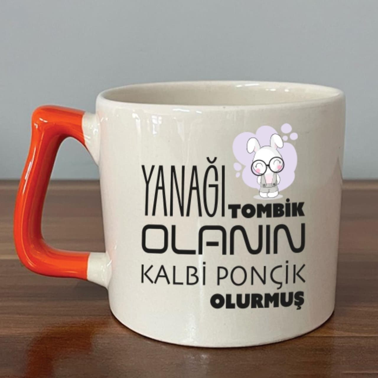 Yanağı Tombik Olanın Baskılı Turuncu Kulplu Prime Kupa
