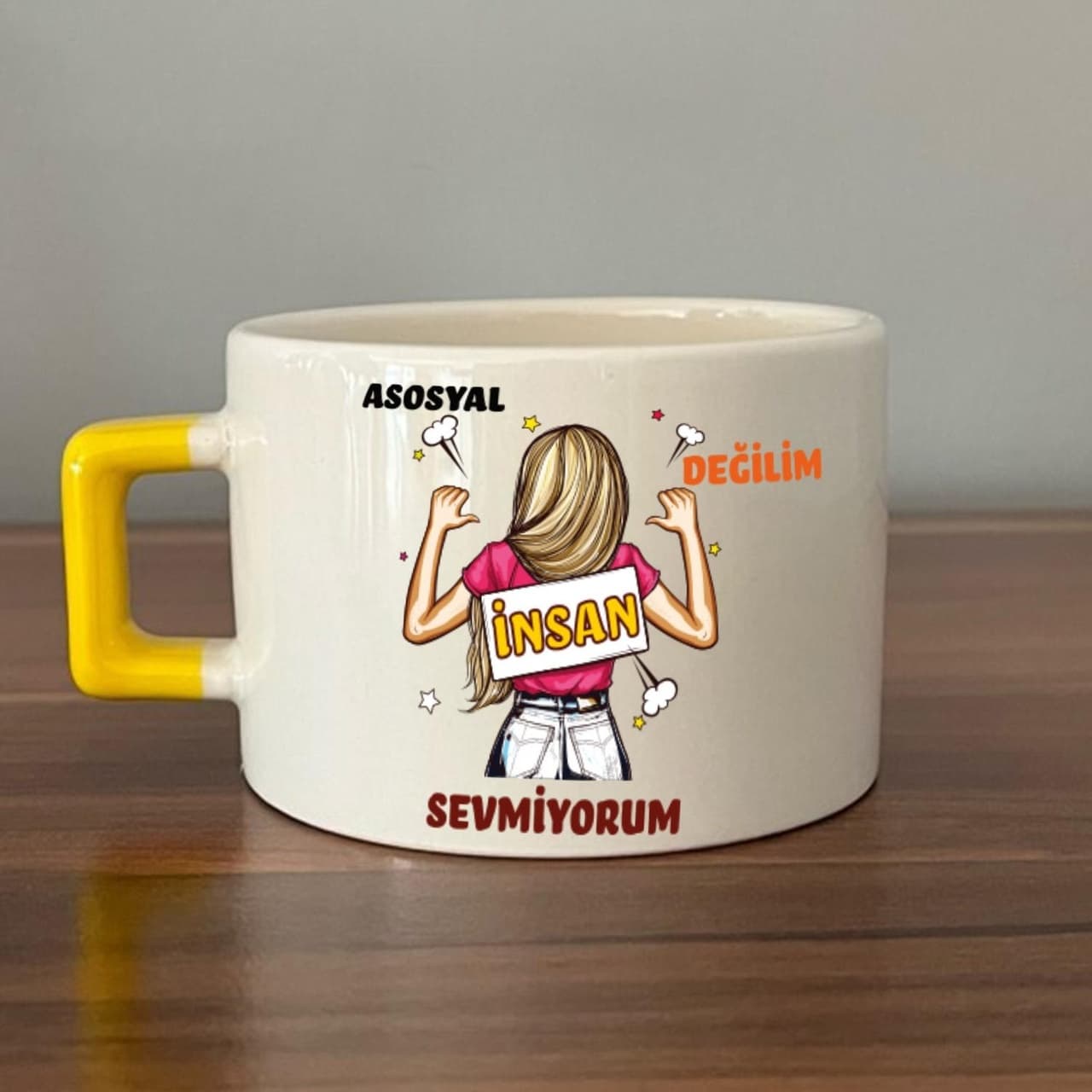 Asosyal Değilim İnsan Sevmiyorum Baskılı Sarı Kulplu Kare Espresso Fincanı