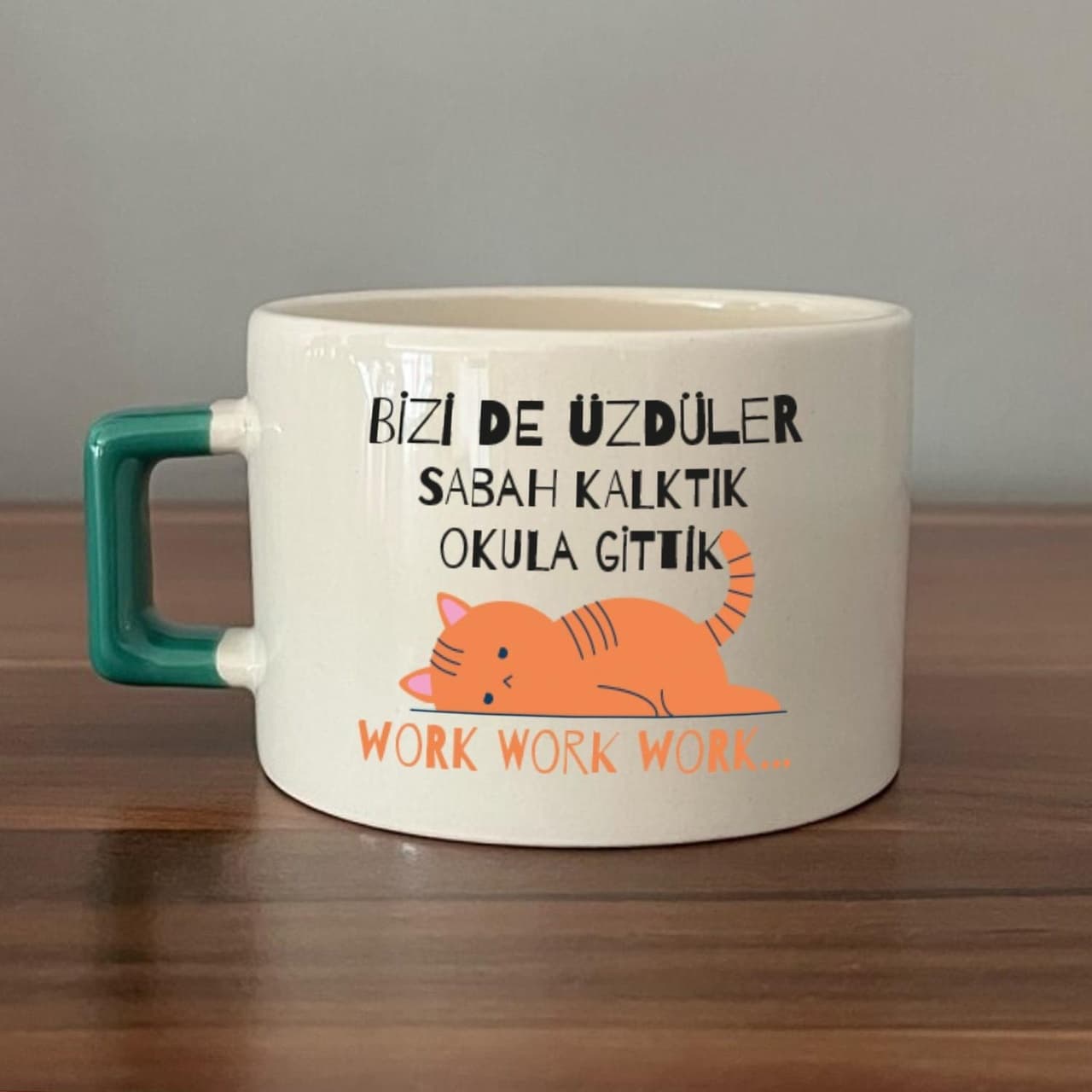 Bizi De Üzdüler Turuncu Kedi Baskılı Yeşil Kulplu Kare Espresso Fincanı