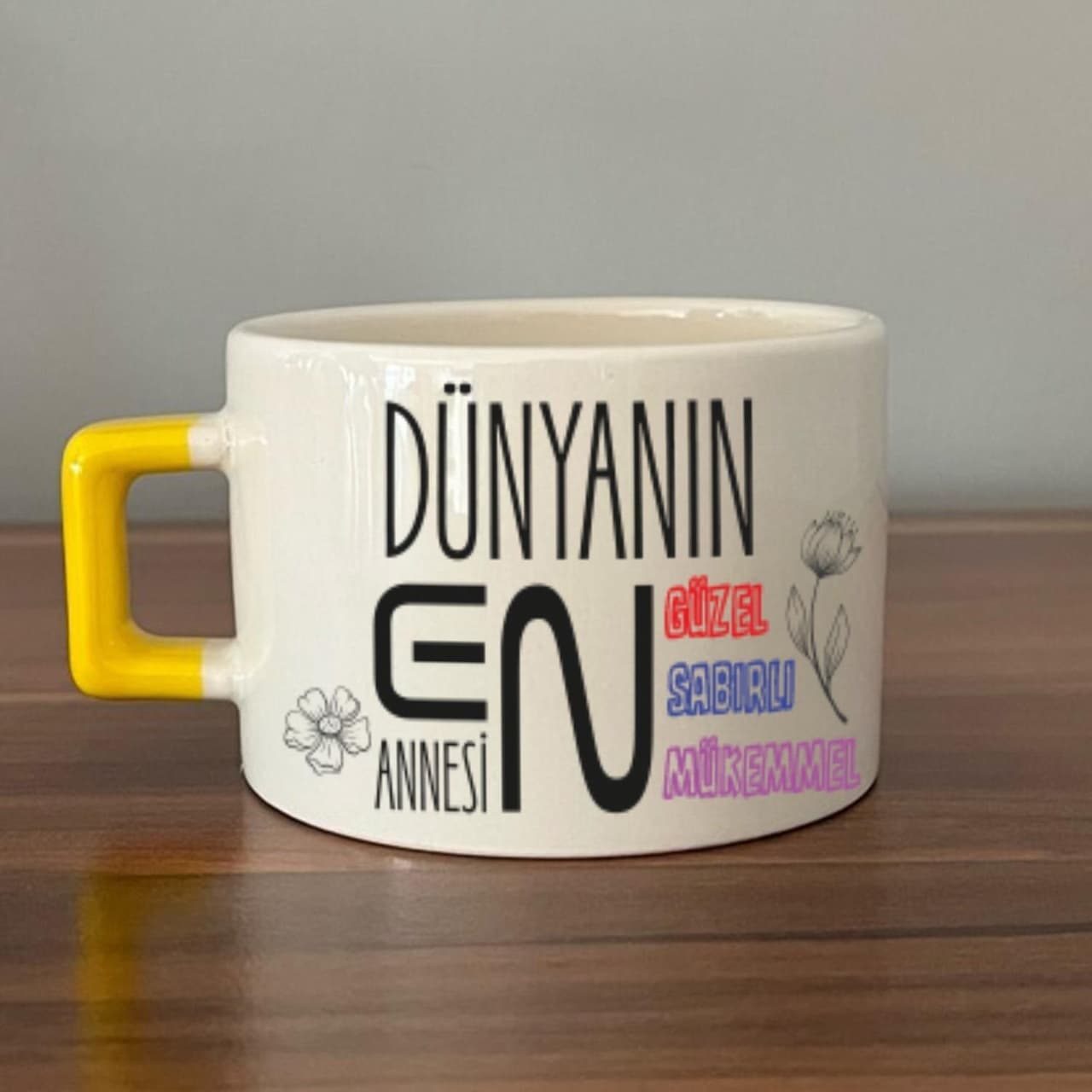 Dünyanın En Annesi Baskılı Sarı Kulplu Kare Espresso Fincanı