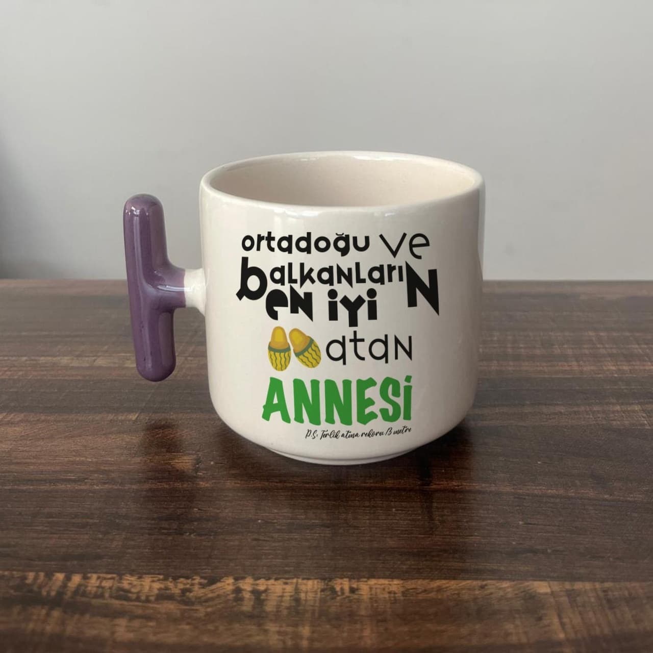 Ortadoğu ve Balkanların En İyi Terlik Atan Annesi Baskılı Mor Kulplu T Kupa