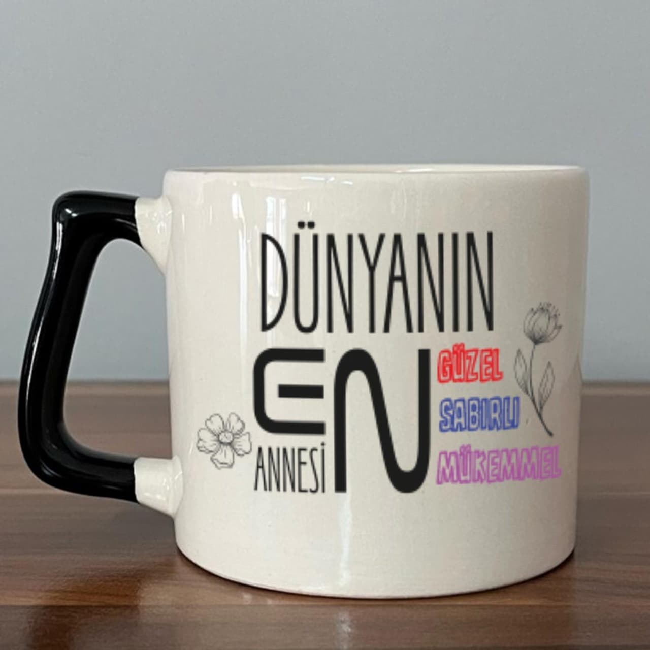 Dünyanın En Annesi Baskılı Siyah Kulplu Prime Kupa