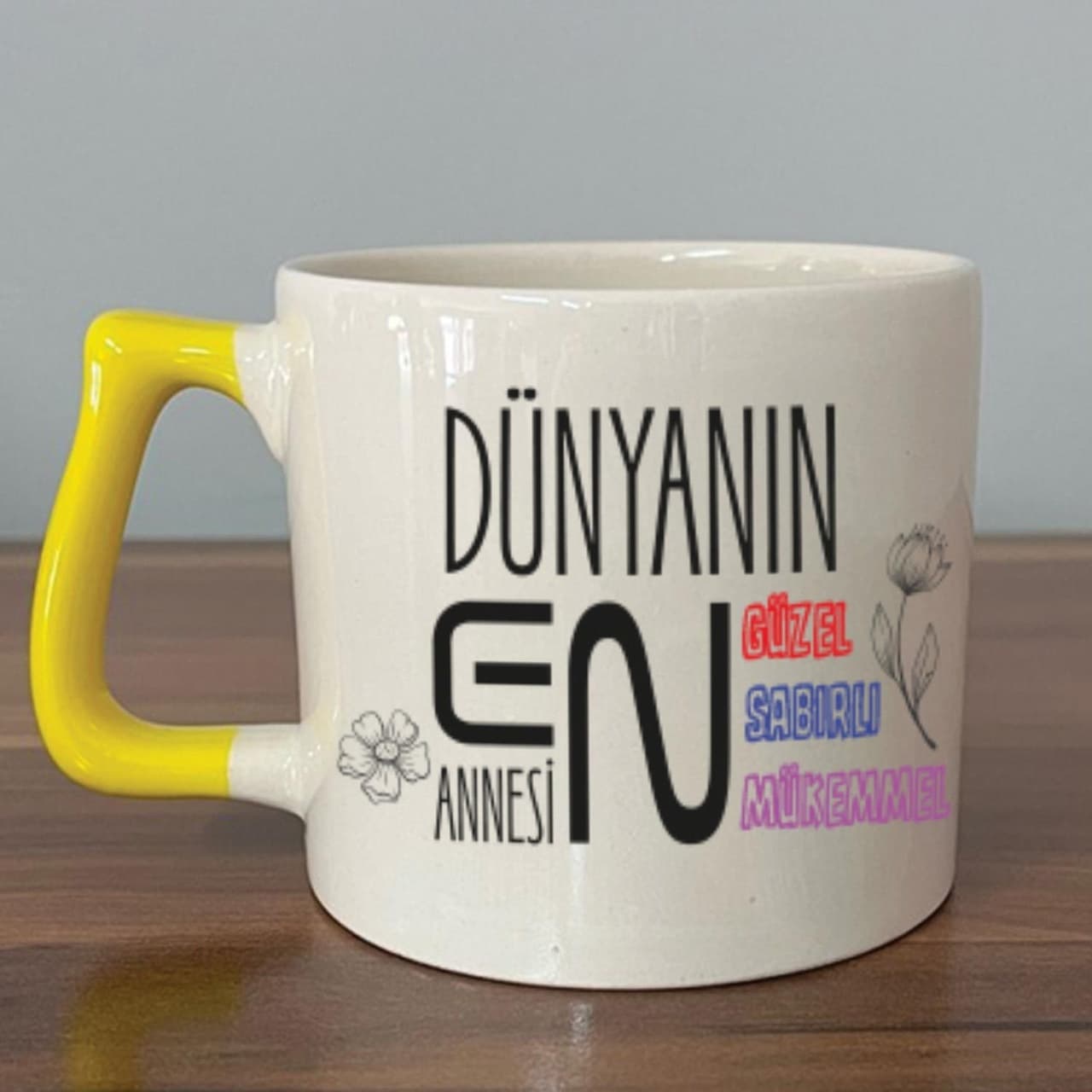 Dünyanın En Annesi Baskılı Sarı Kulplu Prime Kupa