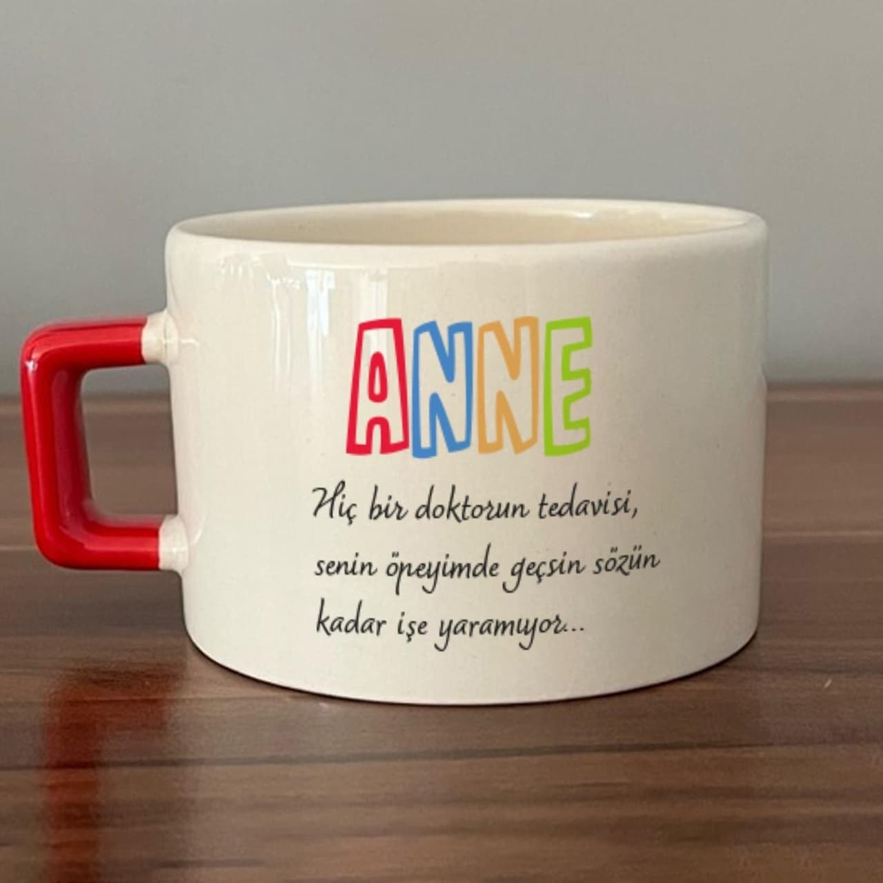 Anne Hiç Bir Doktorun Tedavisi Baskılı Kırmızı Kulplu Kare Espresso Fincanı