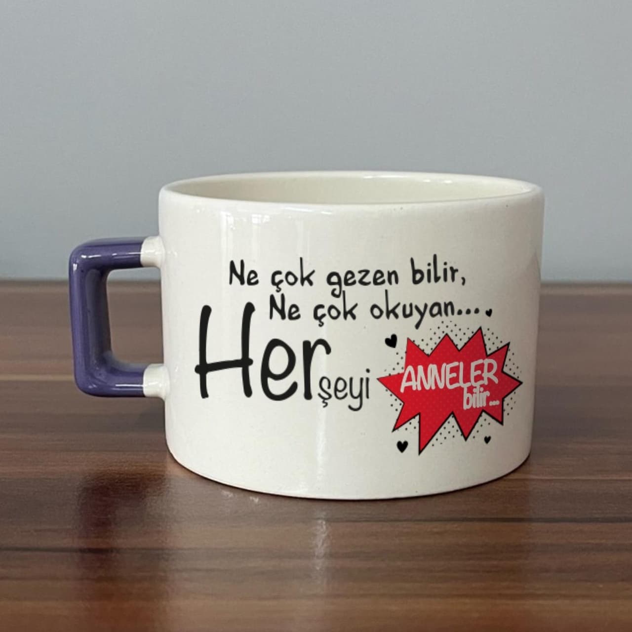 Ne Çok Gezen Bilir Ne Çok Okuyan Baskılı Mor Kulplu Kare Espresso Fincanı