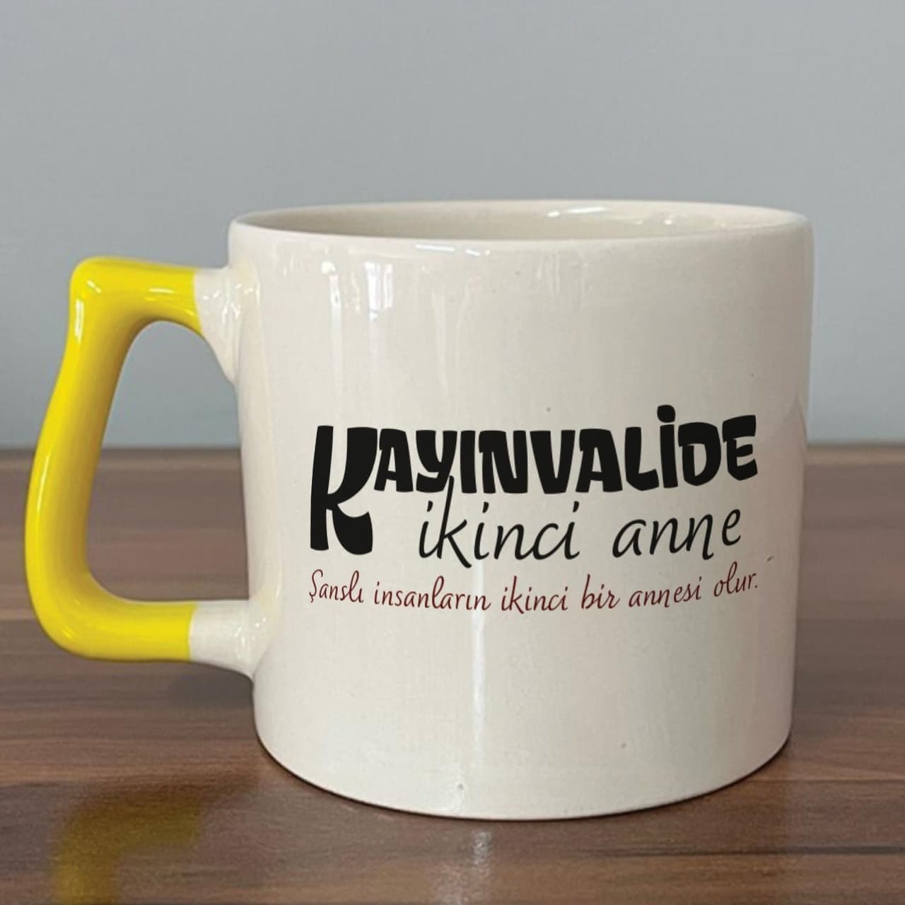 Kayınvalide İkinci Anne Baskılı Sarı Kulplu Prime Kupa