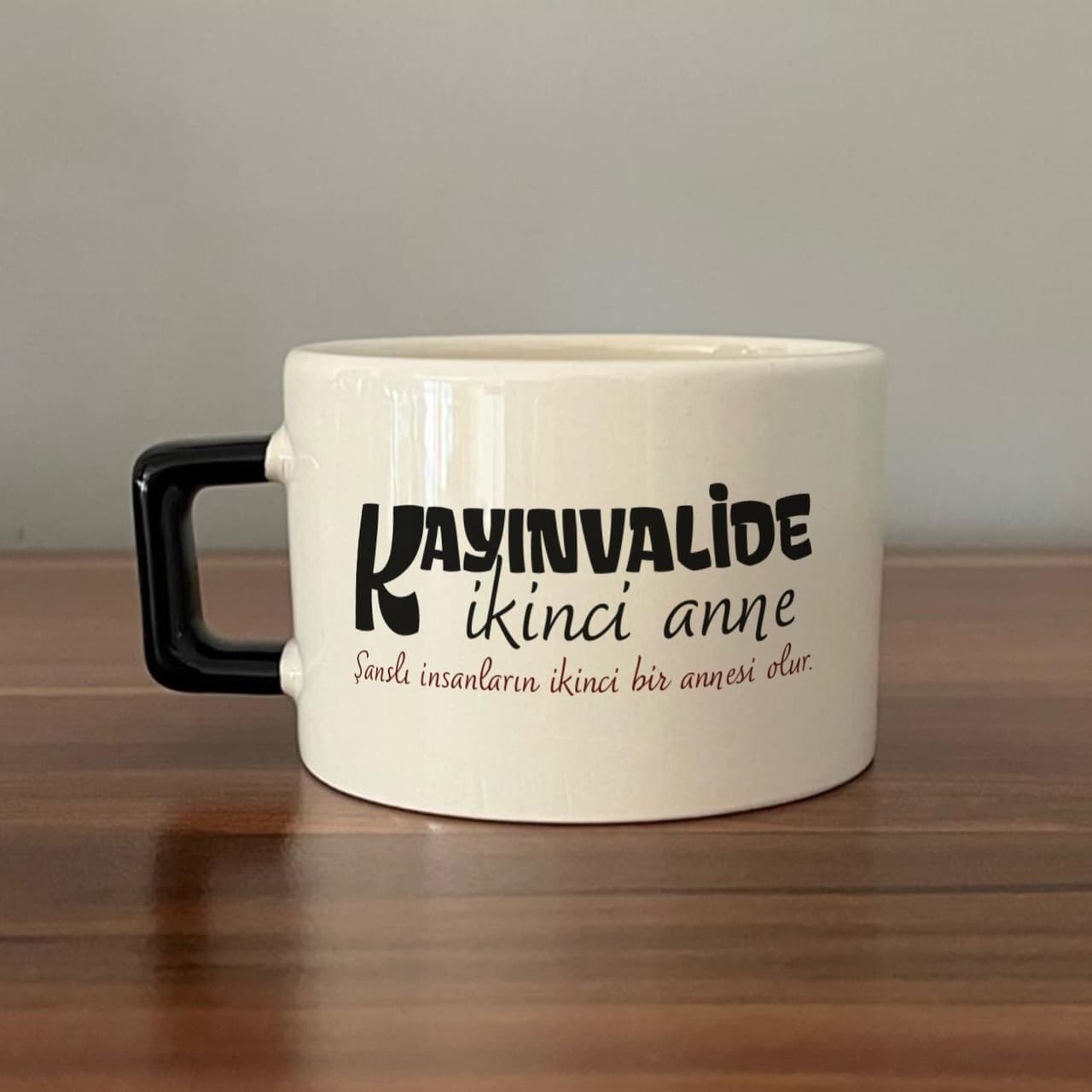Kayınvalide İkinci Anne Baskılı Siyah Kulplu Kare Espresso Fincanı
