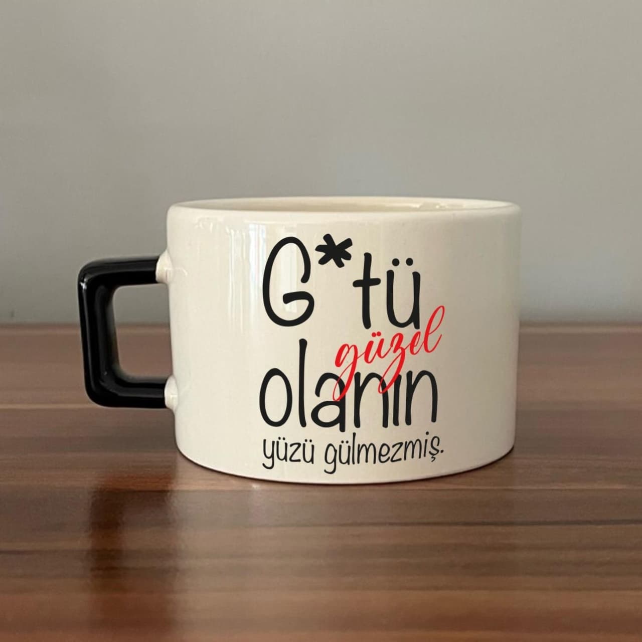 G Tü Güzel Olanın Yüzü Gülmezmiş Baskılı Siyah Kulplu Kare Espresso Fincanı