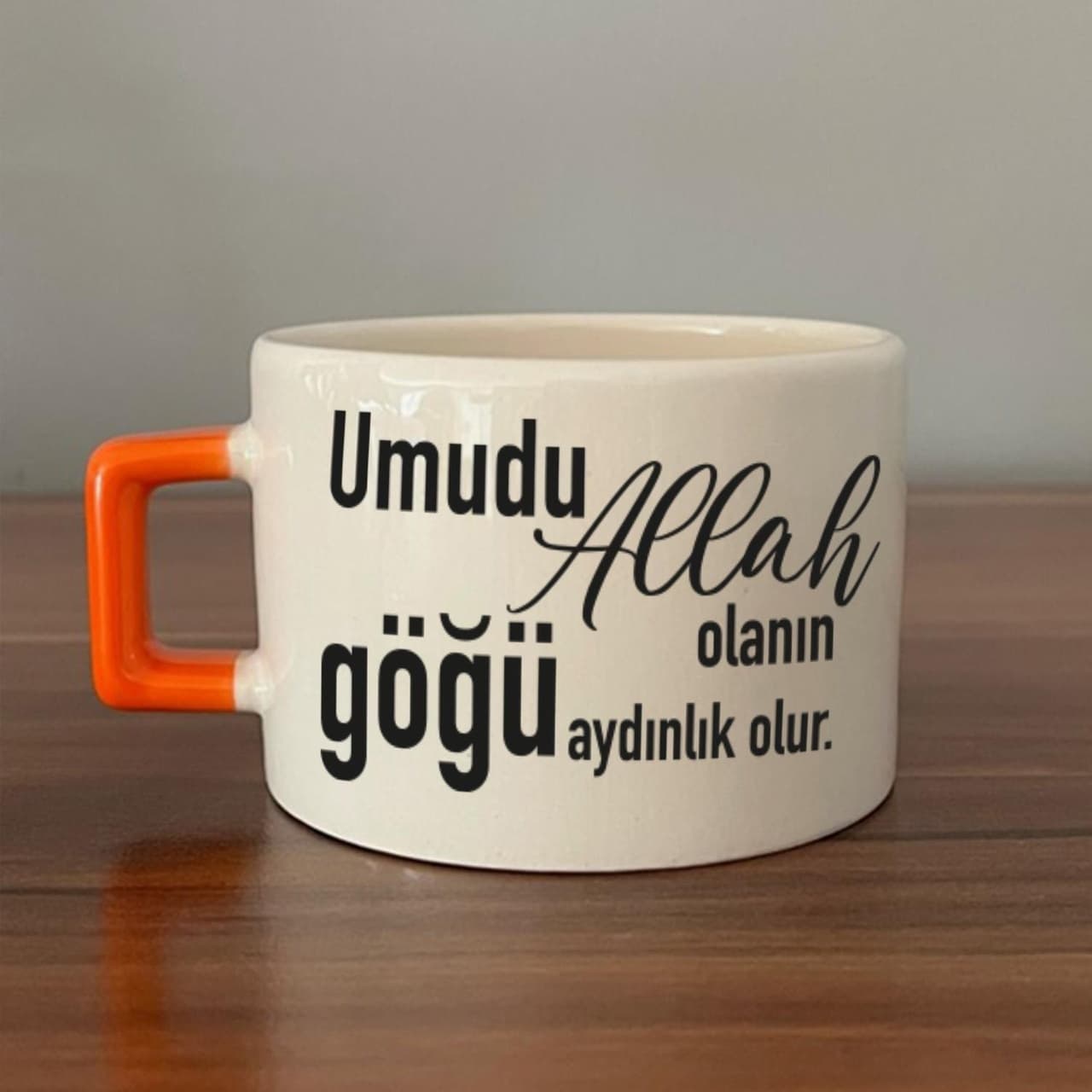 Umudu Allah Olanın Göğü Aydınlık Olur Baskılı Turuncu Kulplu Kare Espresso Fincanı