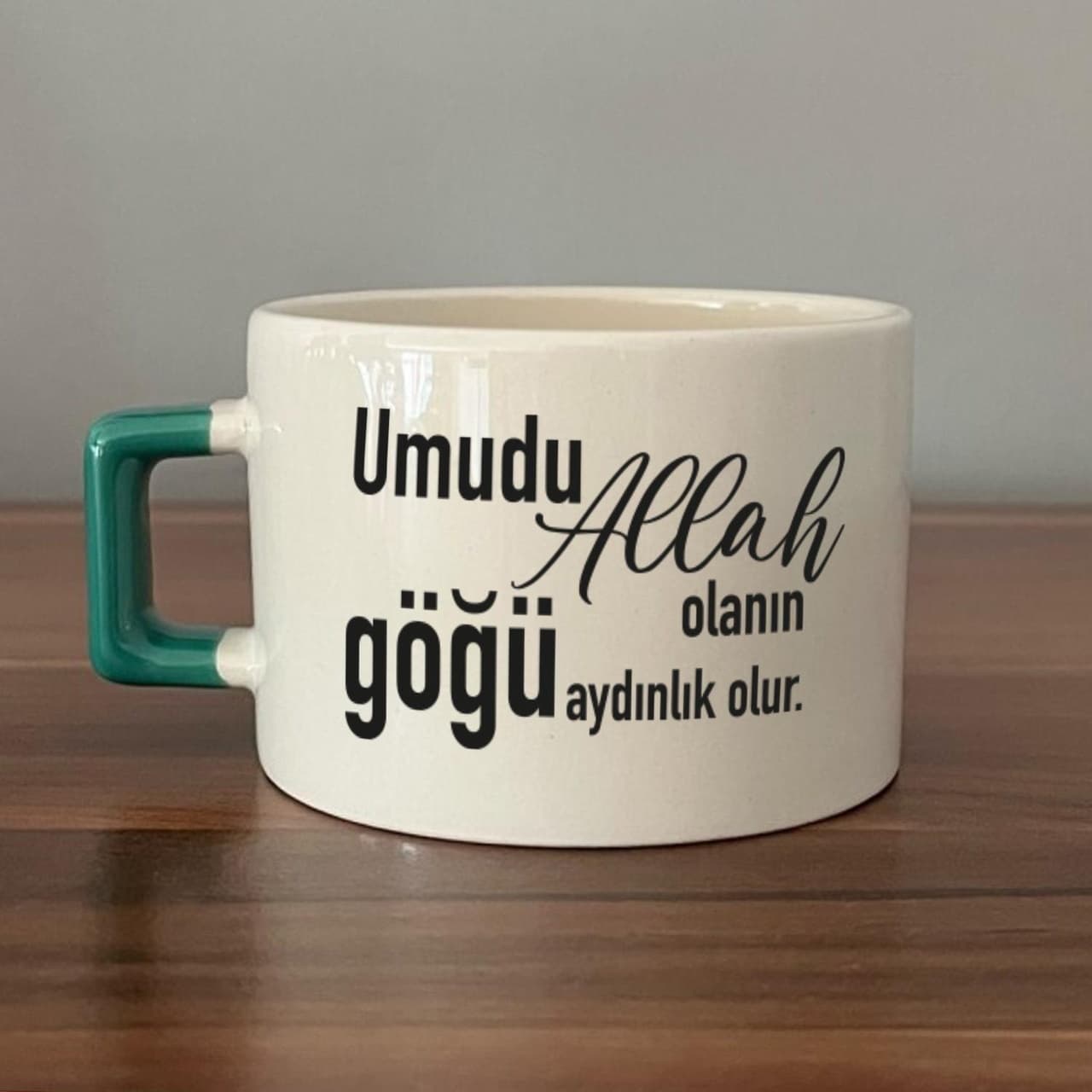Umudu Allah Olanın Göğü Aydınlık Olur Baskılı Yeşil Kulplu Kare Espresso Fincanı