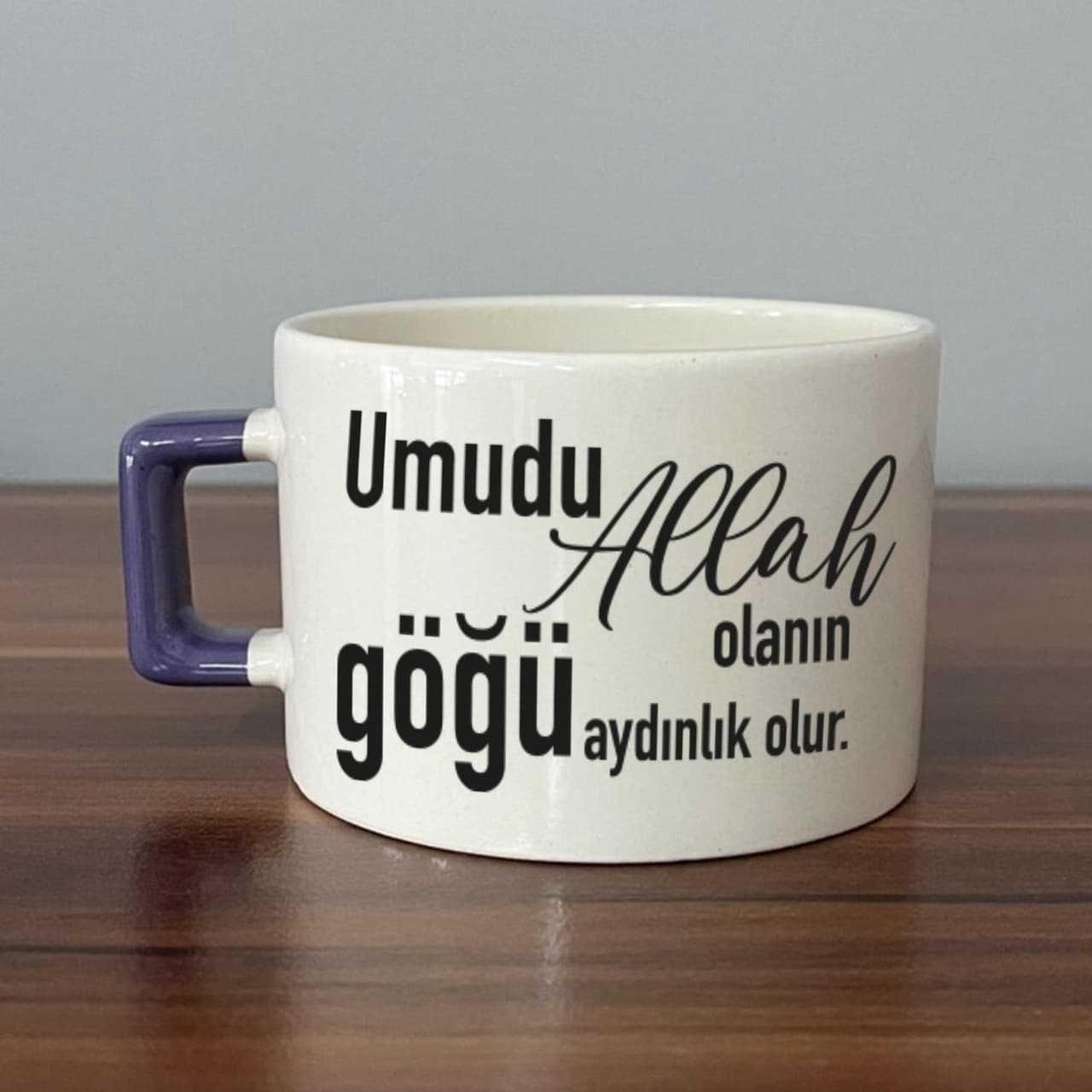 Umudu Allah Olanın Göğü Aydınlık Olur Baskılı Mor Kulplu Kare Espresso Fincanı