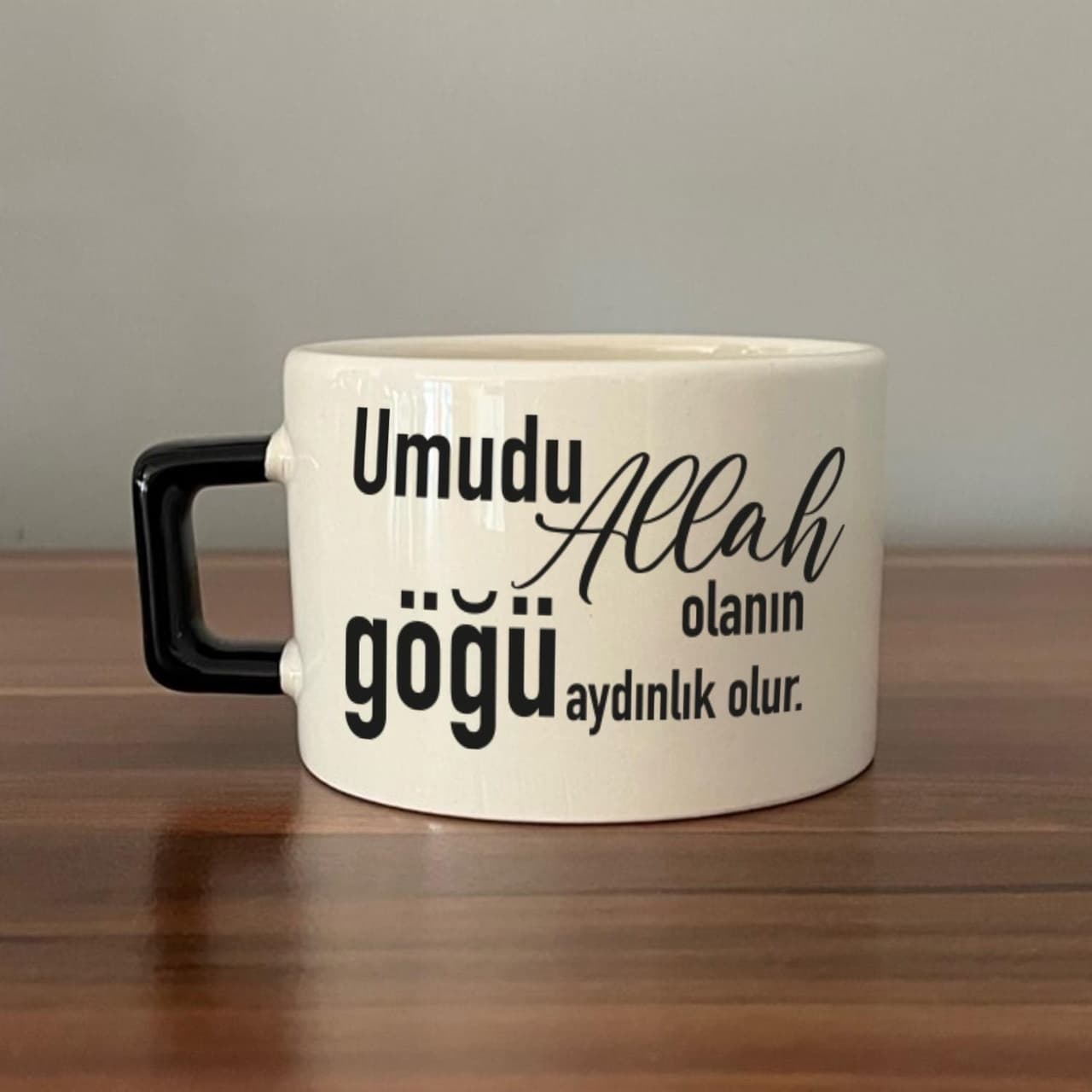 Umudu Allah Olanın Göğü Aydınlık Olur Baskılı Siyah Kulplu Kare Espresso Fincanı