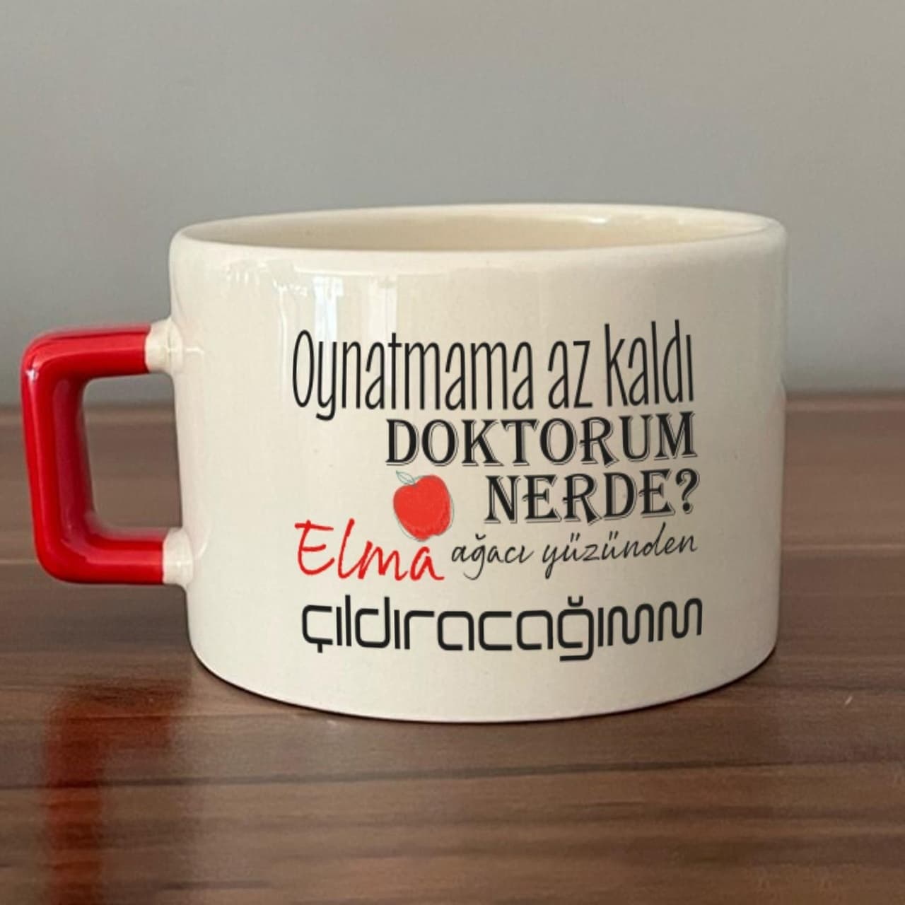 Oynatmama Az Kaldı Doktorum Nerede Baskılı Kırmızı Kulplu Kare Espresso Fincanı