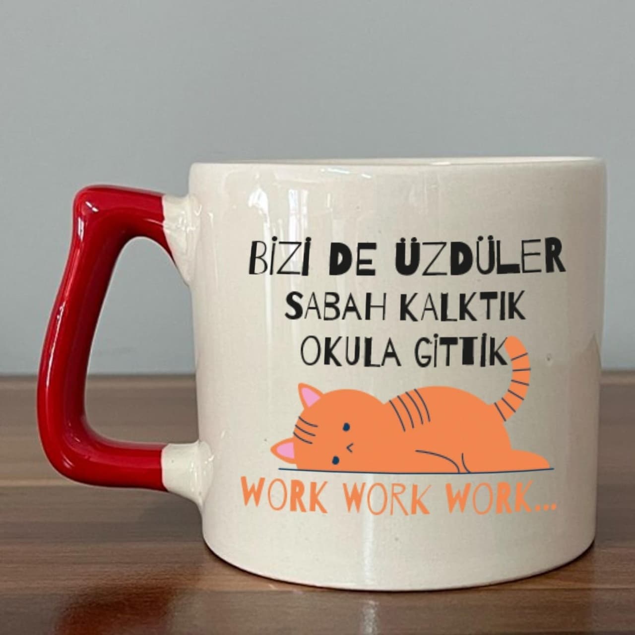 Bizi De Üzdüler Turuncu Kedi Baskılı Kırmızı Prime Kupa