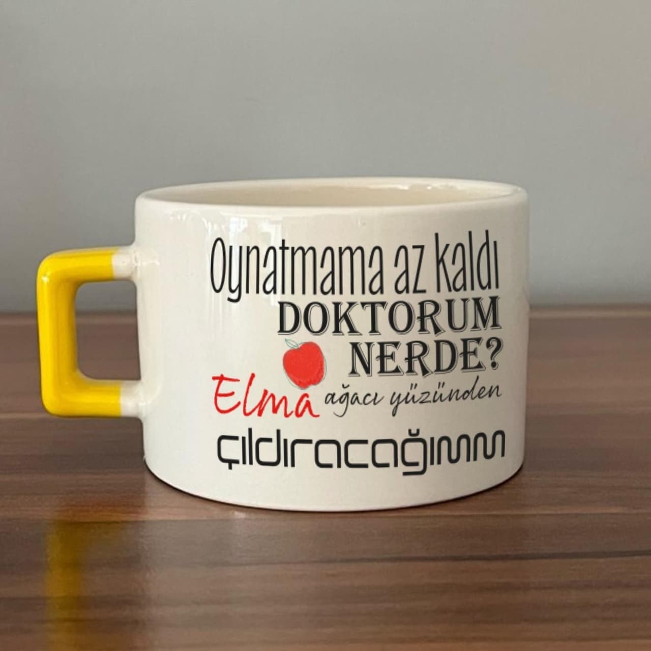 Oynatmama Az Kaldı Doktorum Nerede Baskılı Sarı Kulplu Kare Espresso Fincanı