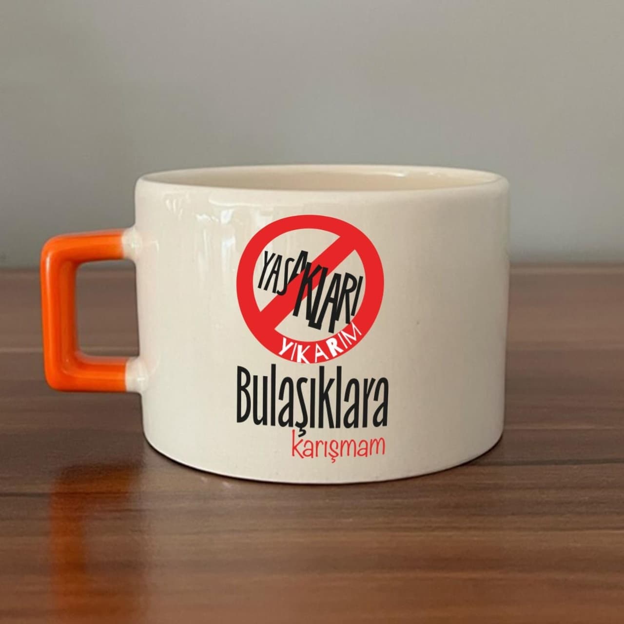 Yasakları Yıkarım Bulaşıklara Karışmam Baskılı Turuncu Kulplu Kare Espresso Fincanı