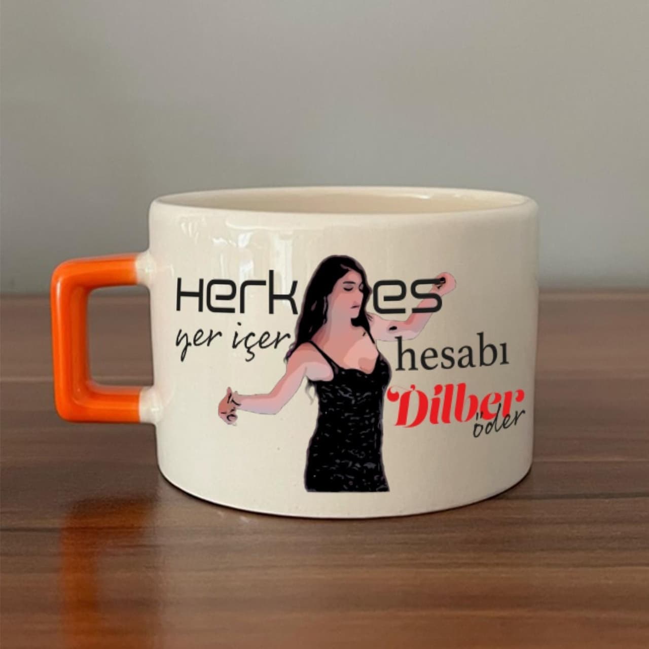 Herkes Yer İçer Hesabı Dilber Öder Baskılı Turuncu Kulplu Kare Espresso Fincanı