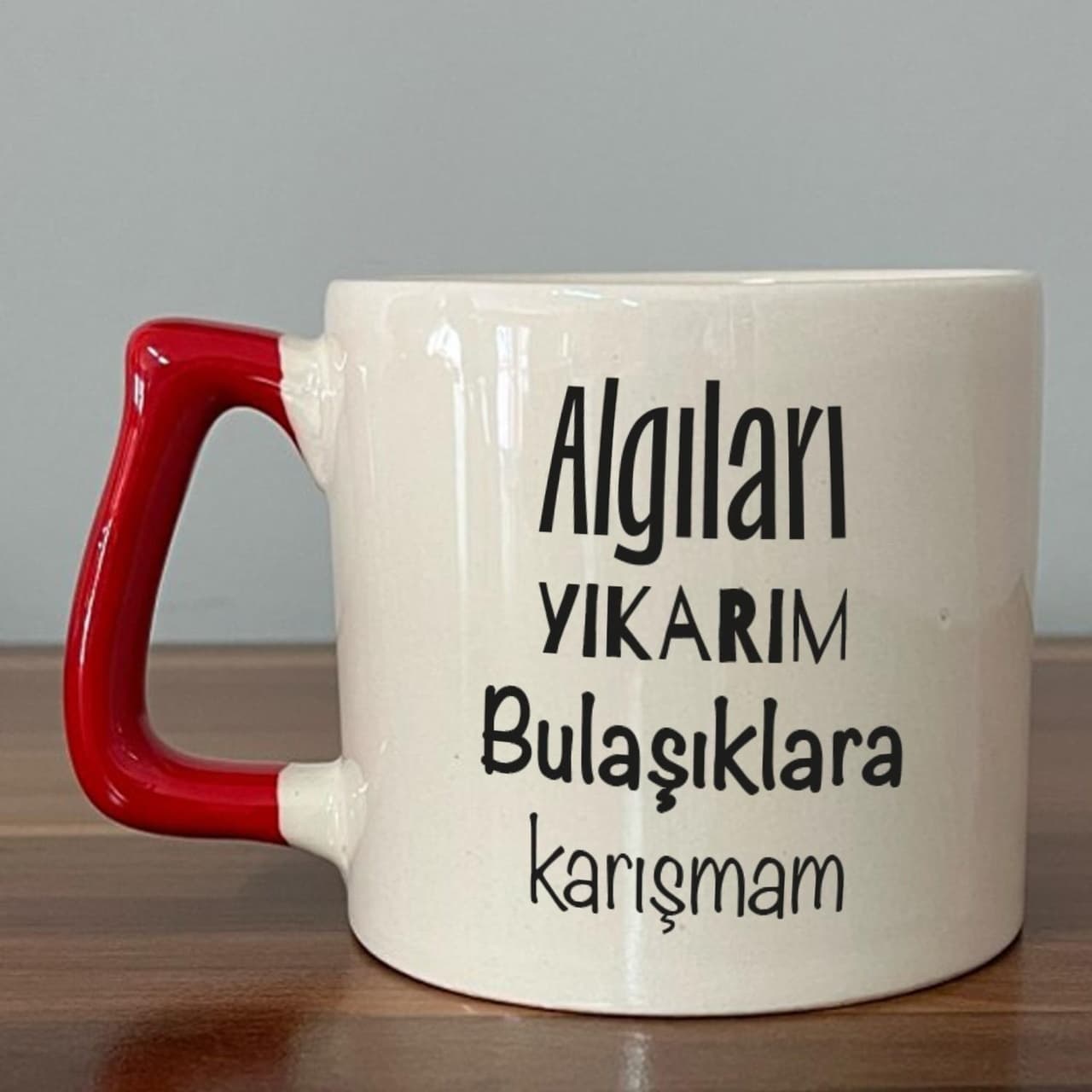 Mor Mürekkep Algıları Yıkarım Bulaşıklara Karışmam Baskılı Kırmızı Kulplu Prime Kupa