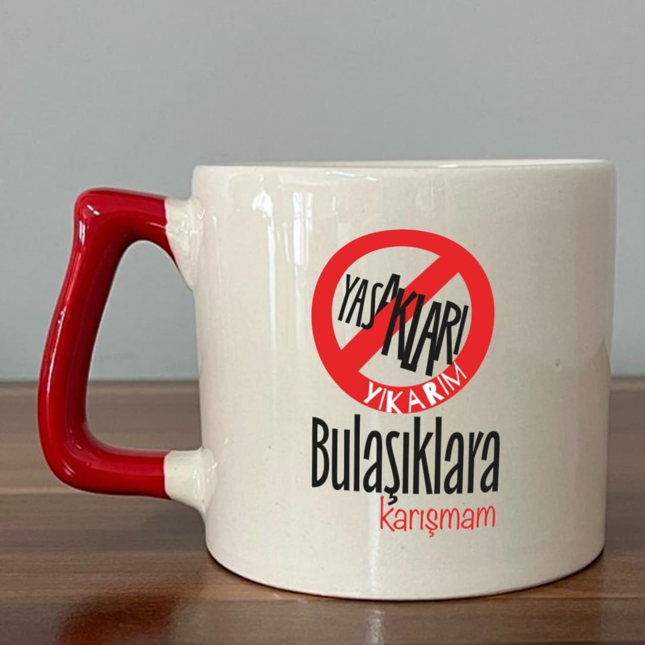 Yasakları Yıkarım Bulaşıklara Karışmam Baskılı Kırmızı Kulplu Prime Kupa