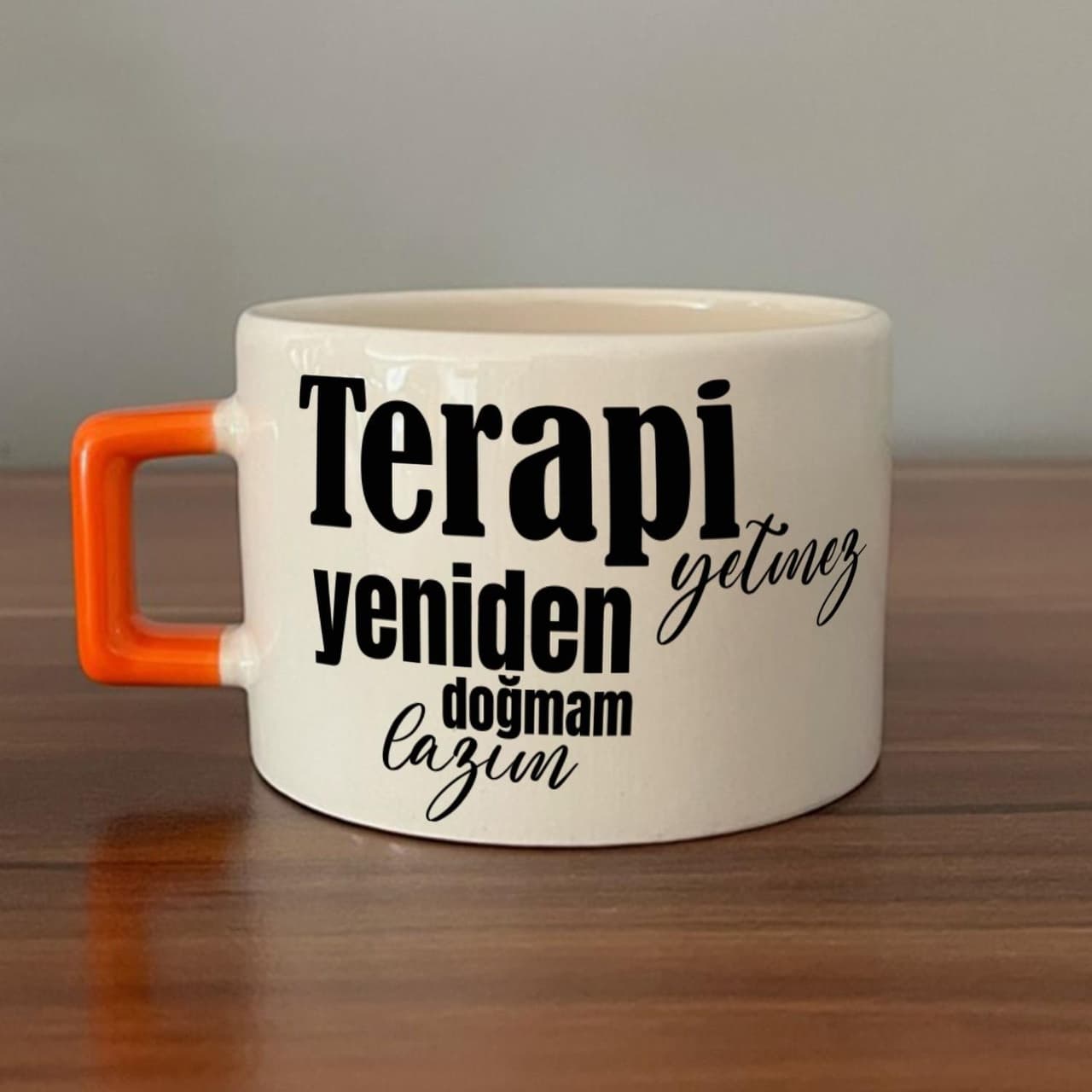 Terapi Yetmez Yeniden Doğmam Lazım Baskılı Turuncu Kulplu Kare Espresso Fincanı
