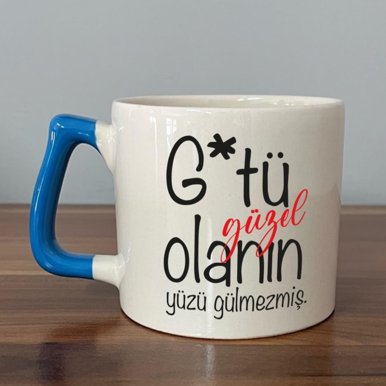 G Tü Güzel Olanın Yüzü Gülmezmiş Baskılı Mavi Kulplu Prime Kupa