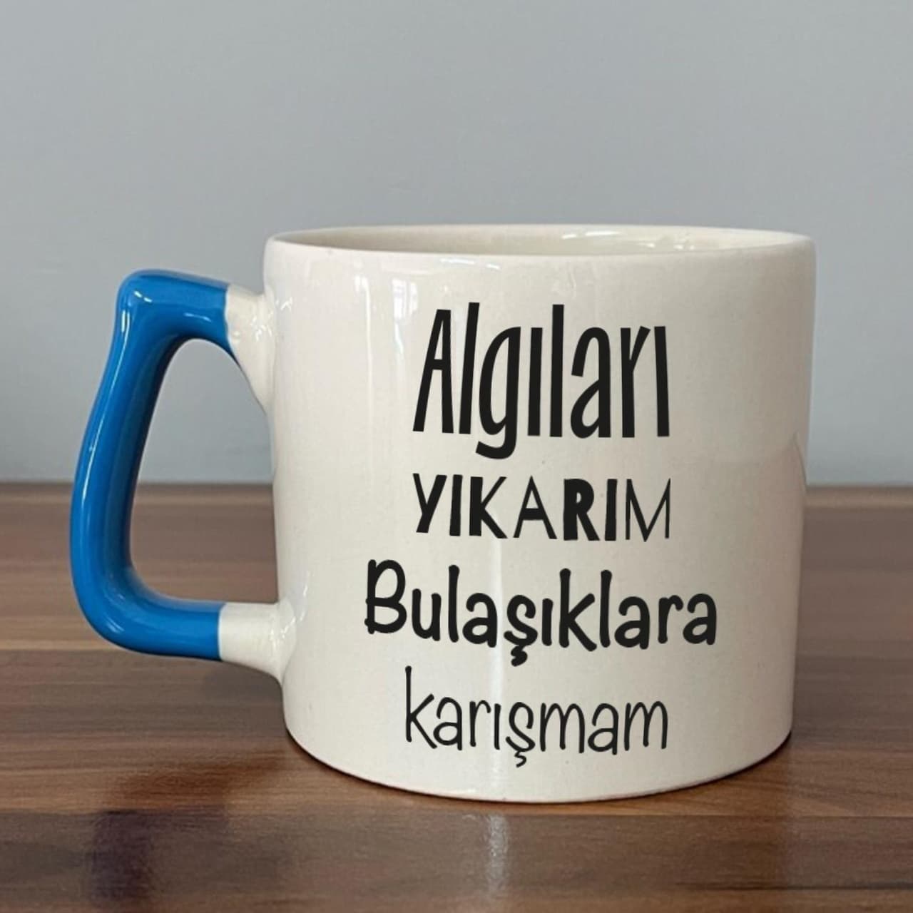 Mor Mürekkep Algıları Yıkarım Bulaşıklara Karışmam Baskılı Mavi Kulplu Prime Kupa