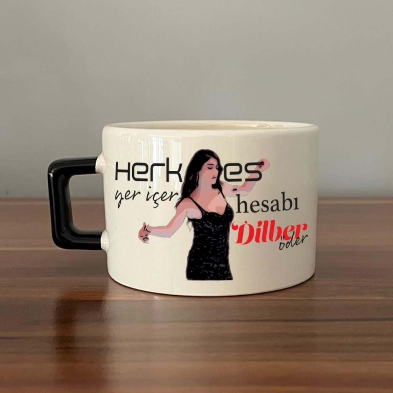 Herkes Yer İçer Hesabı Dilber Öder Baskılı Siyah Kulplu Kare Espresso Fincanı