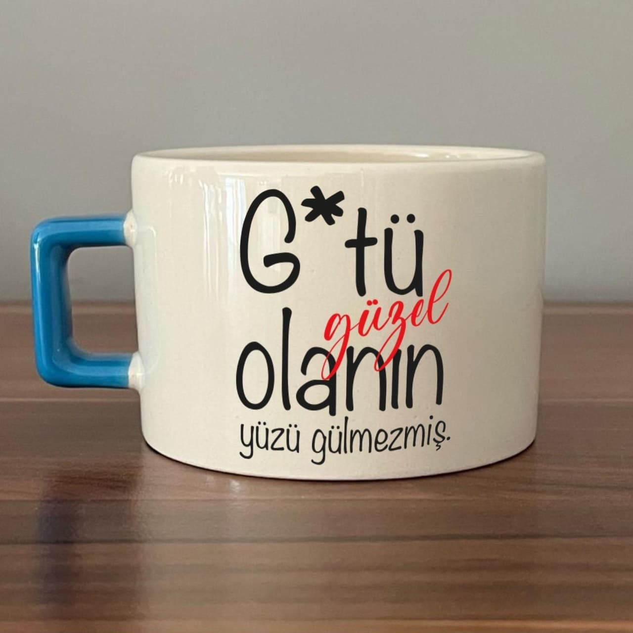 G Tü Güzel Olanın Yüzü Gülmezmiş Baskılı Mavi Kulplu Kare Espresso Fincanı
