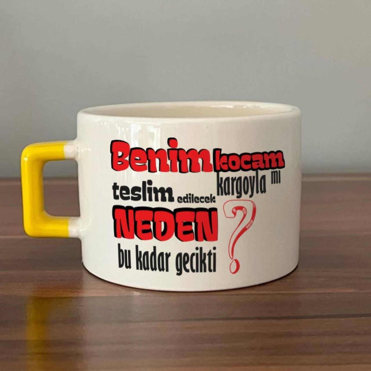 Benim Kocam Kargoyla Mı Teslim Edilecek Baskılı Sarı Kulplu Kare Espresso Fincanı