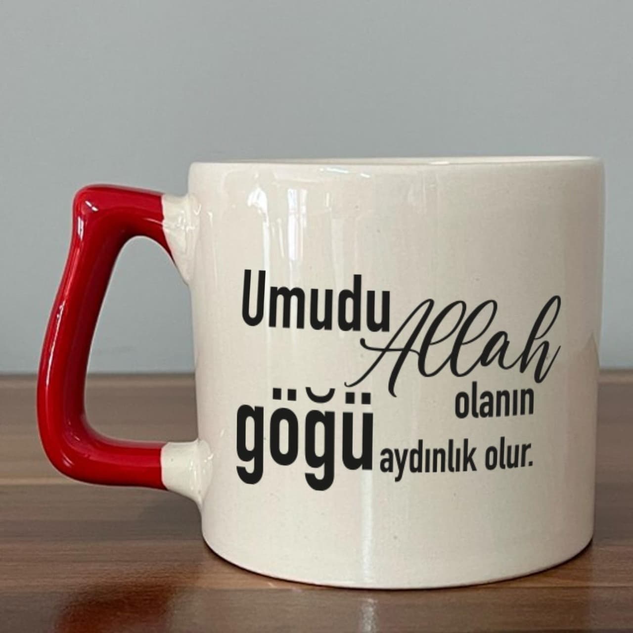 Umudu Allah Olanın Göğü Aydınlık Olur Baskılı Kırmızı Kulplu Prime Kupa