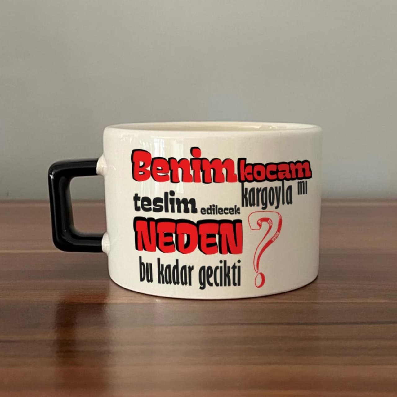 Benim Kocam Kargoyla Mı Teslim Edilecek Baskılı Siyah Kulplu Kare Espresso Fincanı
